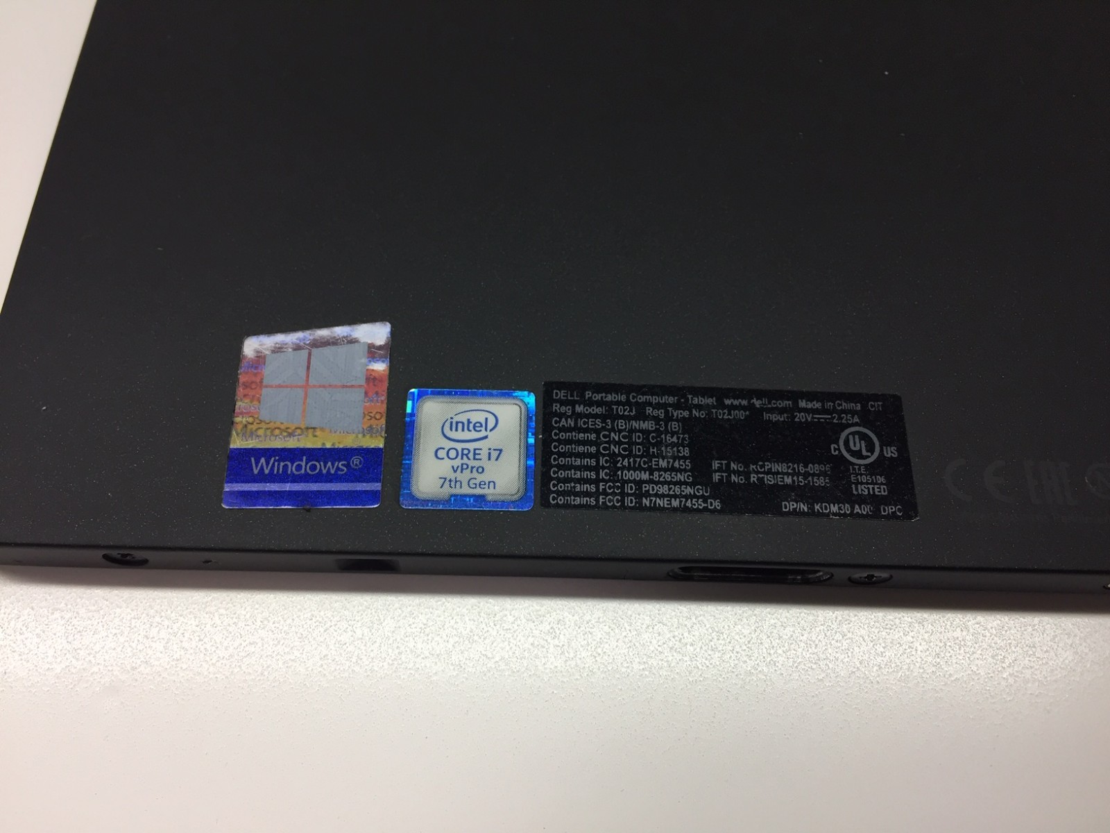 AS IS Dell Latitude 7285 Tablet 12.3″ Core i7-7Y75 1.30 GHz 16 GB RAM 256 GB SSD