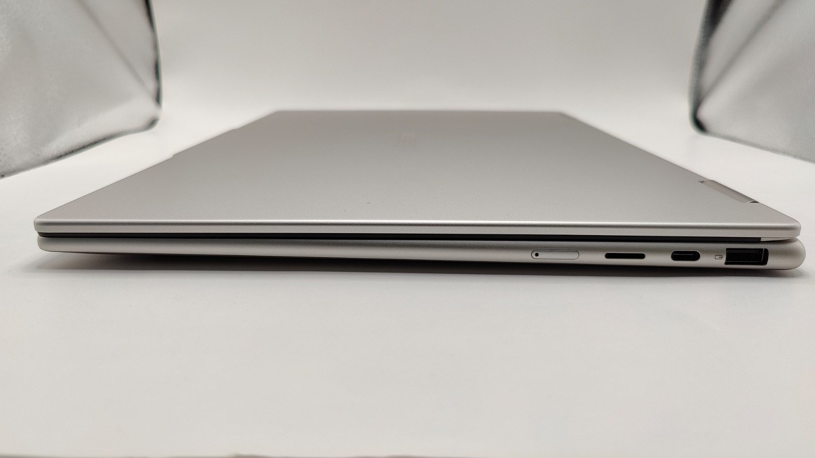 Lenovo Yoga 7a 16″ OLED FHD 2in1 TouchScreen/Ryzen AI 7/24GB/512GB/FREE SHIPPING
