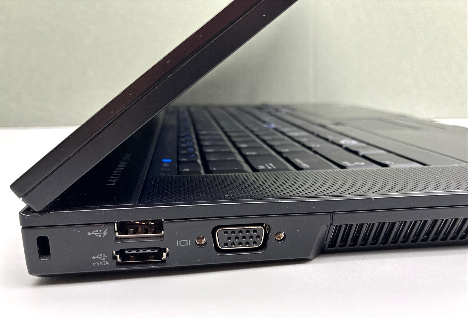 RETRO Dell Latitude E6500/E6510 15” Windows XP 32-Bit Laptop 250GB HDD DVD