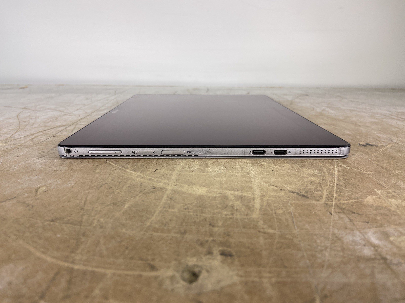 DELL LATITUDE 7200 2-IN-1 i5-8365U @ 1.60GHz, 8GB RAM, NO HDD/OS – (FOR PARTS)