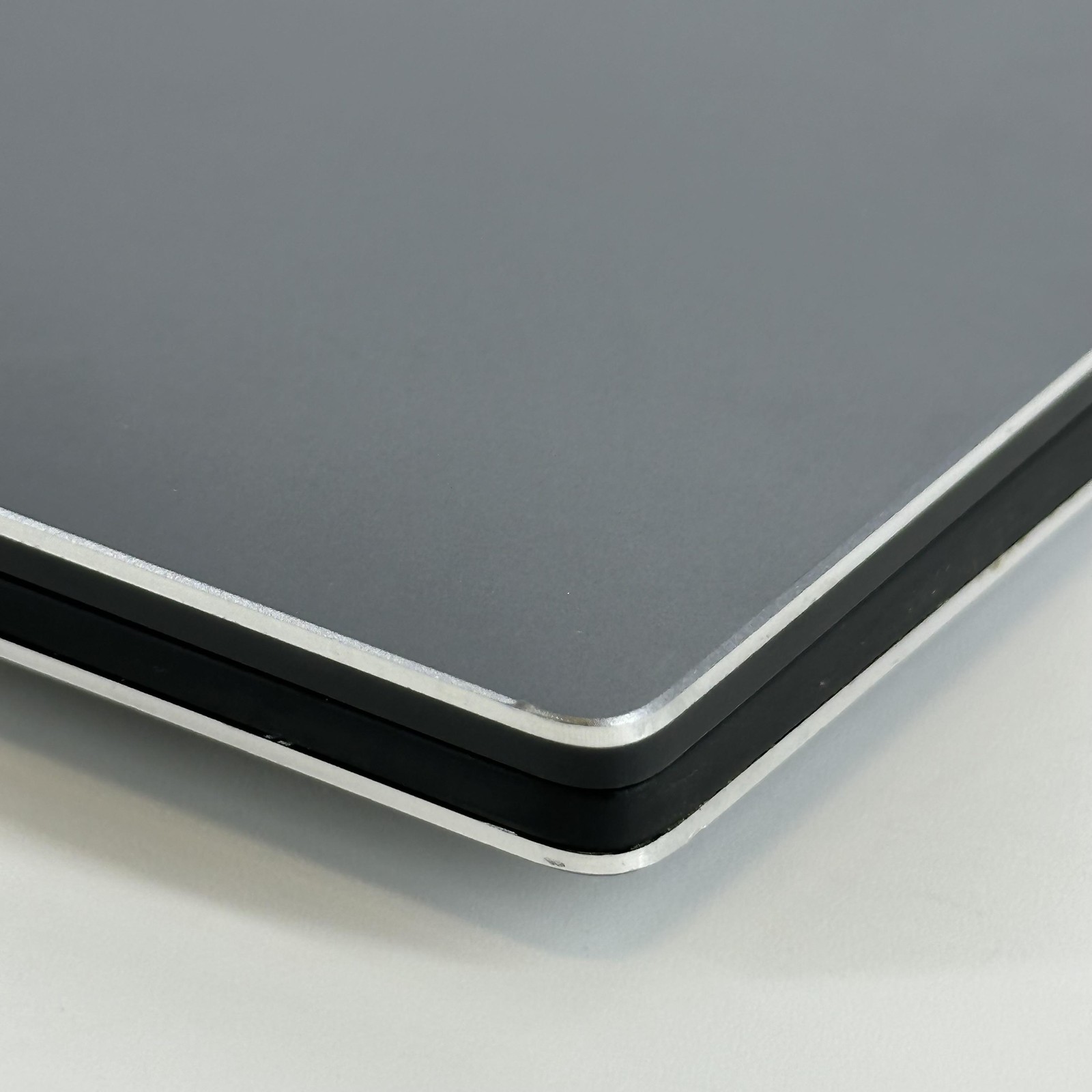 Dell Precision 5540 15.6 Gray FHD Xeon E-2276M 2.80GHz 64GB 2TB SSD Quadro T2000
