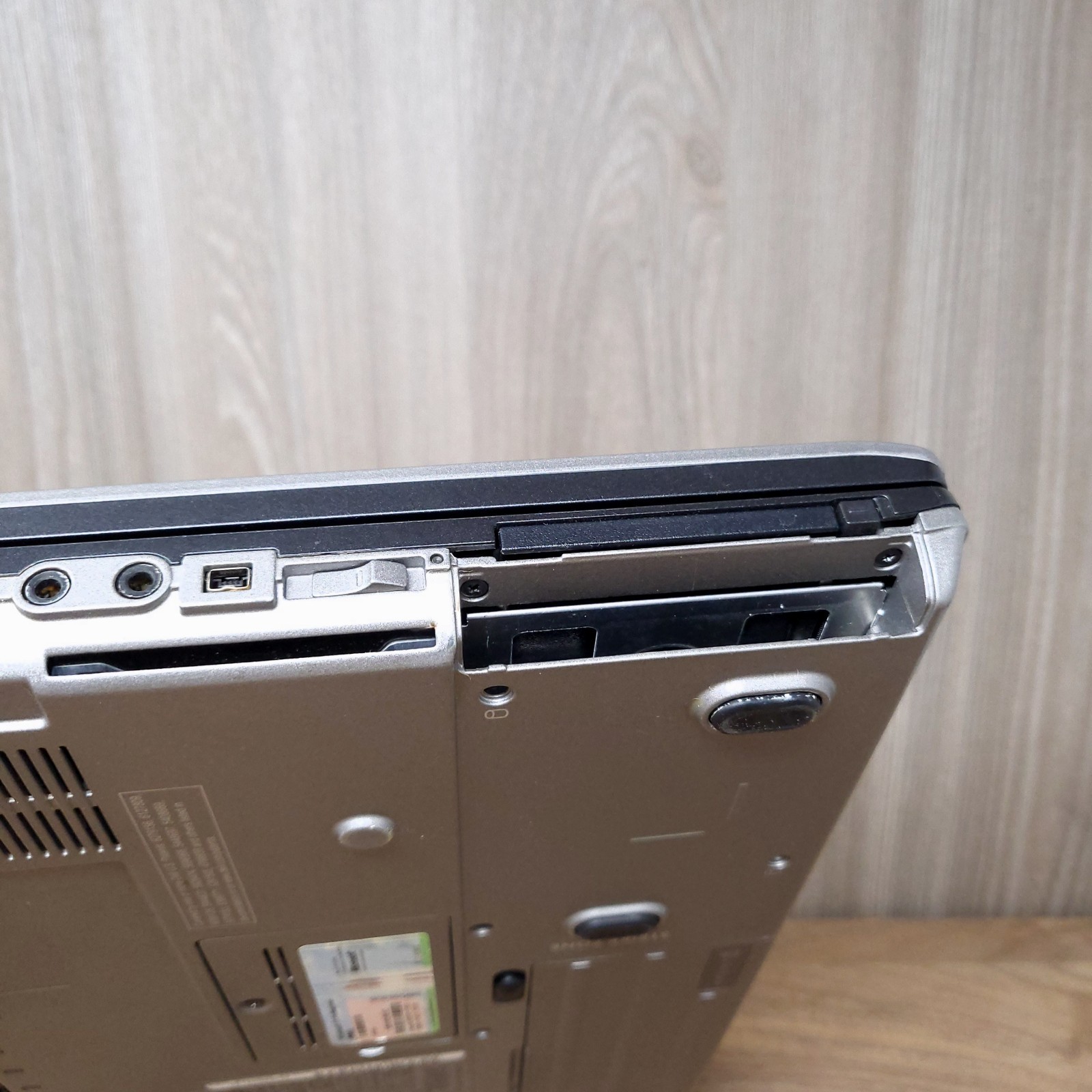 Dell Latitude D630 14″ Laptop Core 2 Duo T7250 2.0GHz 1GB No HDD BIOS Tested