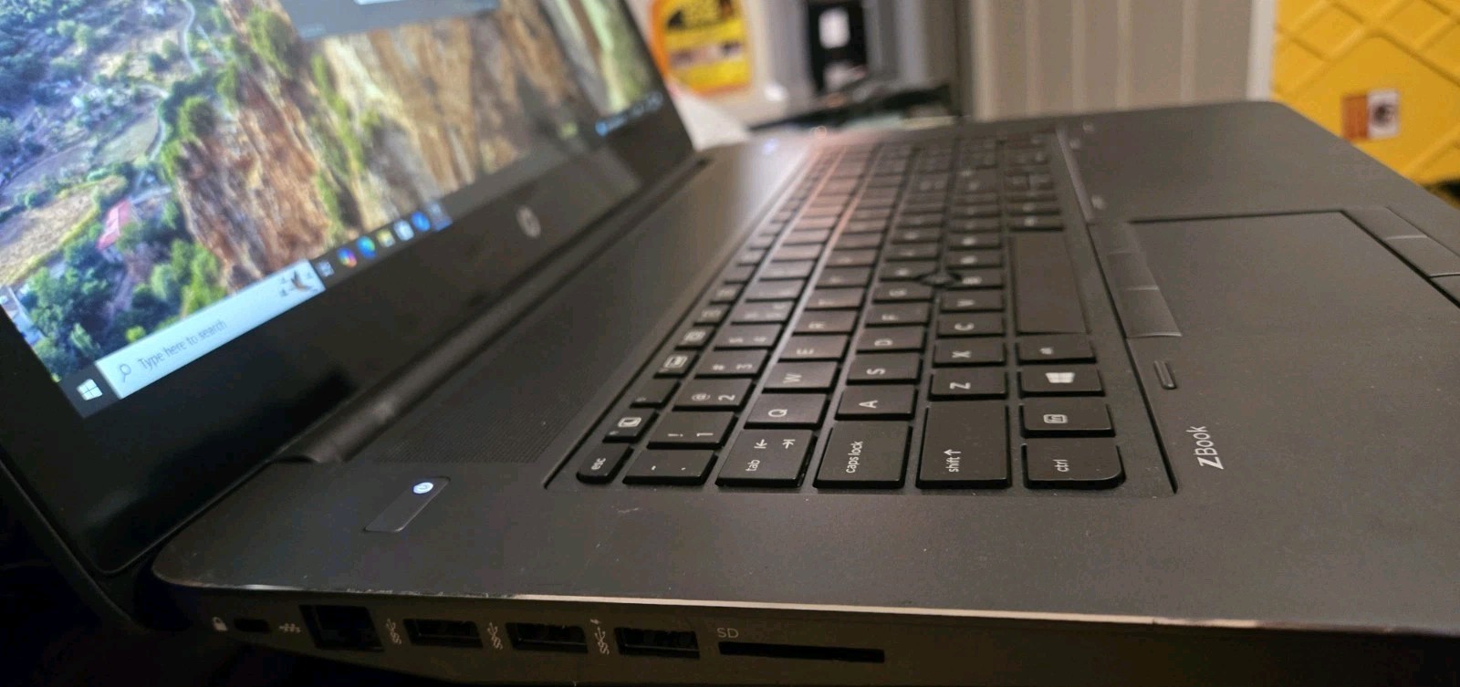 HP ZBook 17 G3 Mobile Workstation i7-6820HQ 16GB RAM 512GB SSD Win 10 Pro