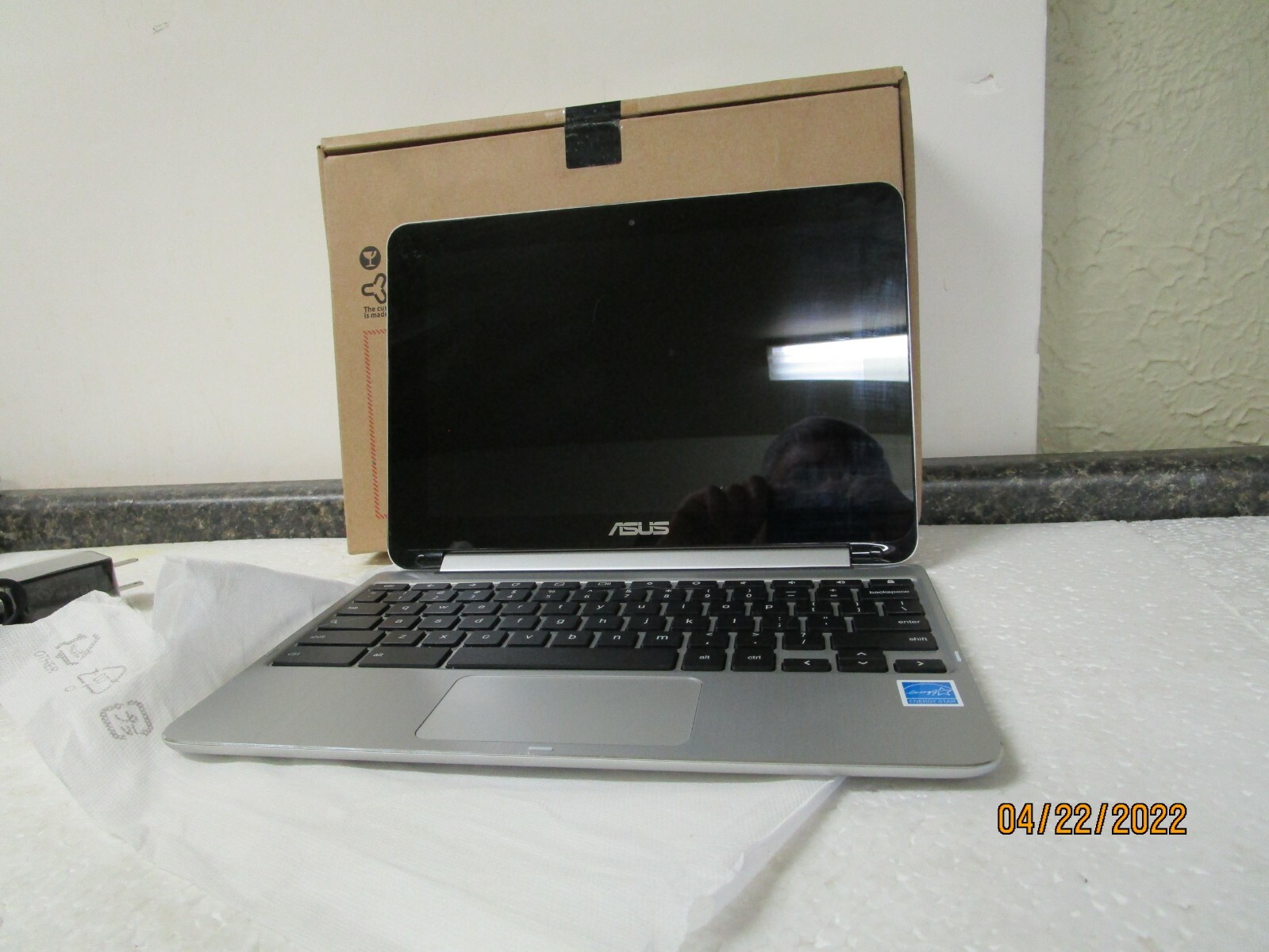 Asus C100P Flip 2-in-1 10″ Chromebook 1.8GHz 16GB 4GB – Faint Horizonal Line