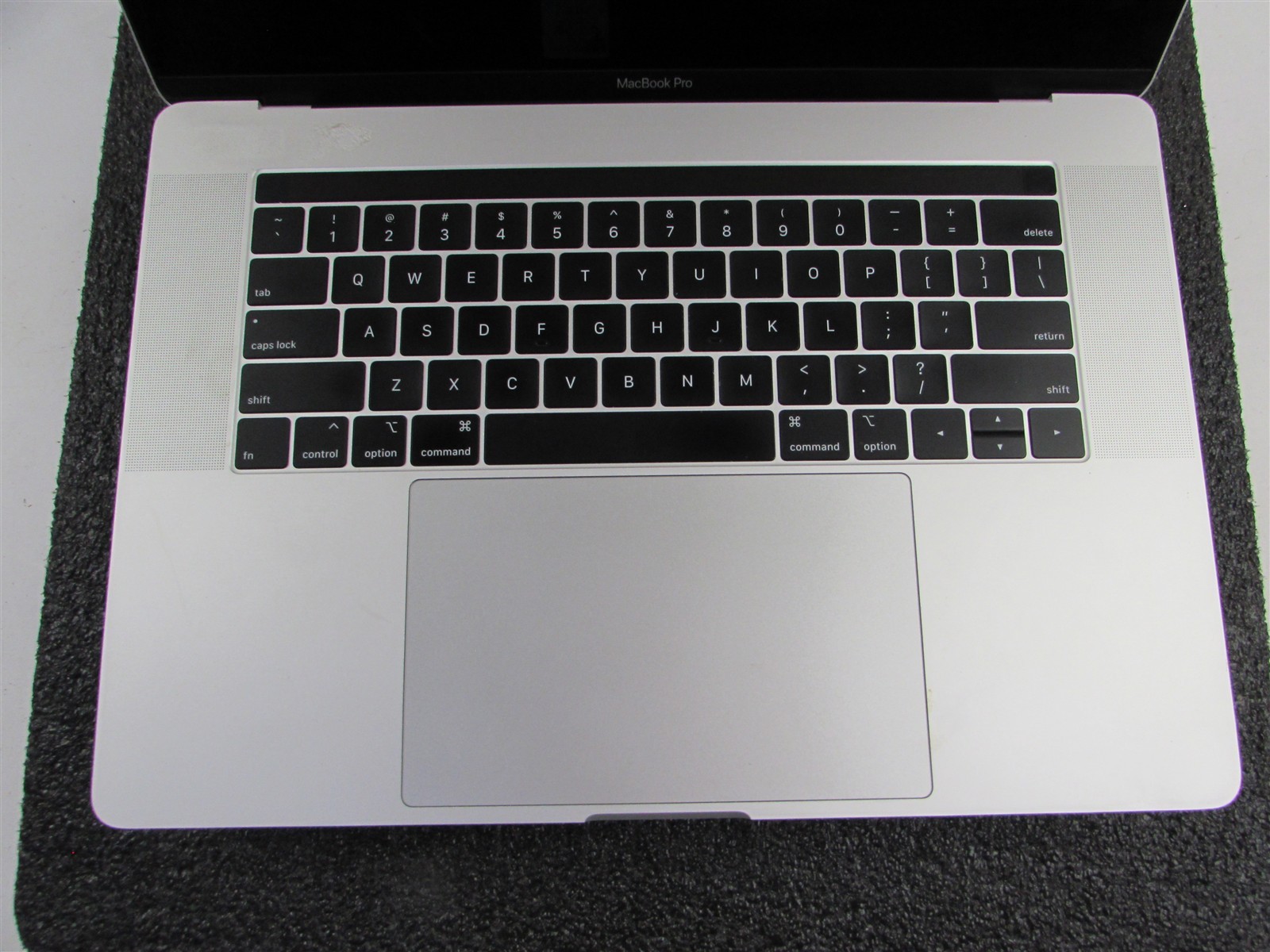 APPLE MACBOOK PRO A1990 3072X1920 I9-9980Hk 1TB SSD 32GB RAM AMD GPU NO O.S