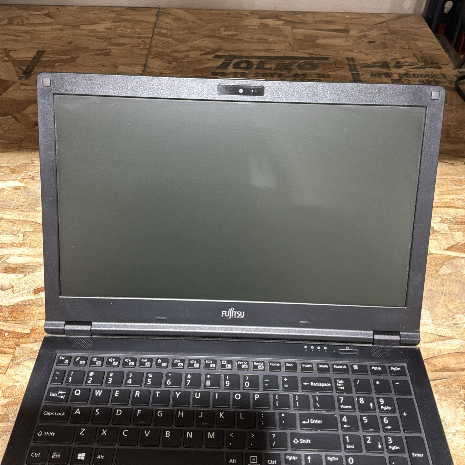 Fujitsu Lifebook E558 I5-8250U 1.60GHZ 256GB SSD 4 GB RAM Win 10 C399
