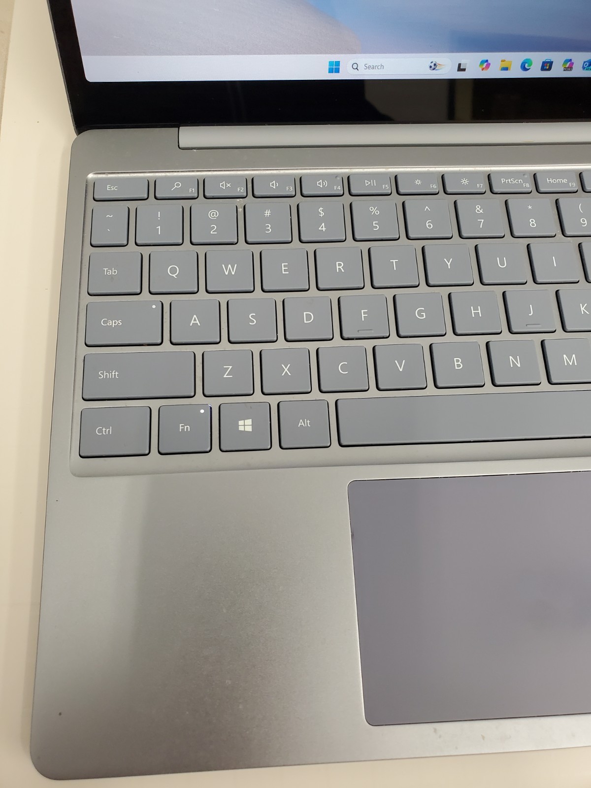 Microsoft Surface Book Go Laptop – 128GB i5 A1943 8GB RAM- 12.4in TouchScreen