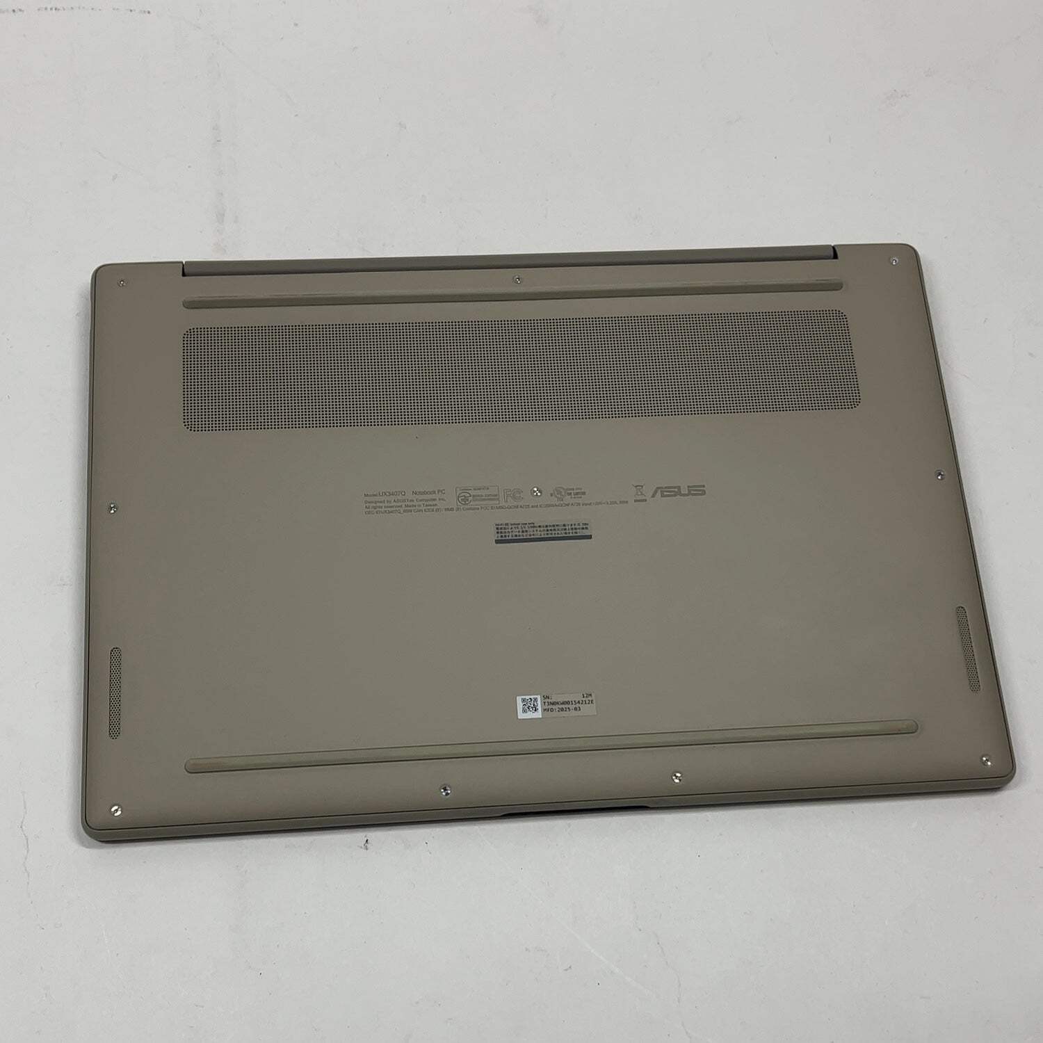 Asus Zenbook A 14 UX3407Q 14″ Snapdragon X Plus 3.2GHz 16GB RAM 512GB SSD