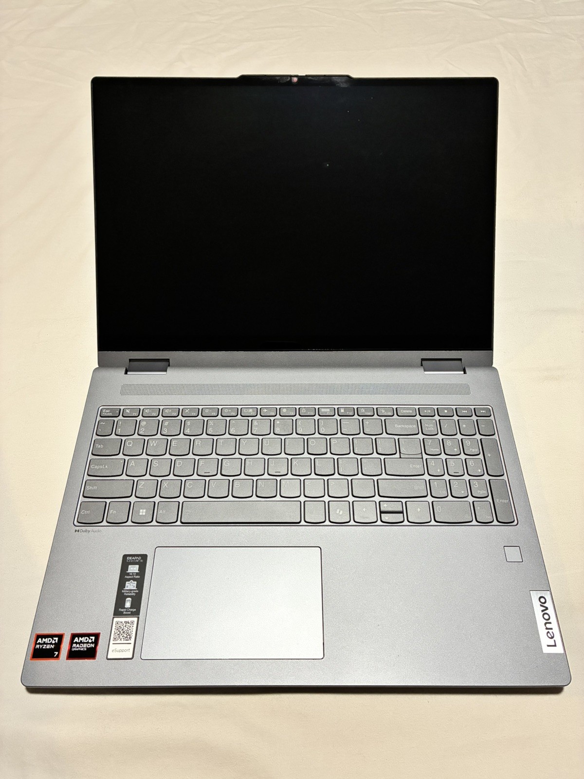 Lenovo IdeaPad 5 2 in 1, 16″ IPS Glass, Ryzen 7 8845HS, Radeon 780M w/case