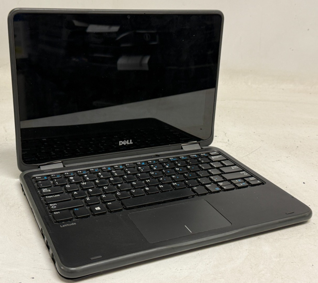 Dell Latitude 3189 2in1 11.6″ (N4200 – 4GB RAM – NO OS/HDD) – Lot of 8