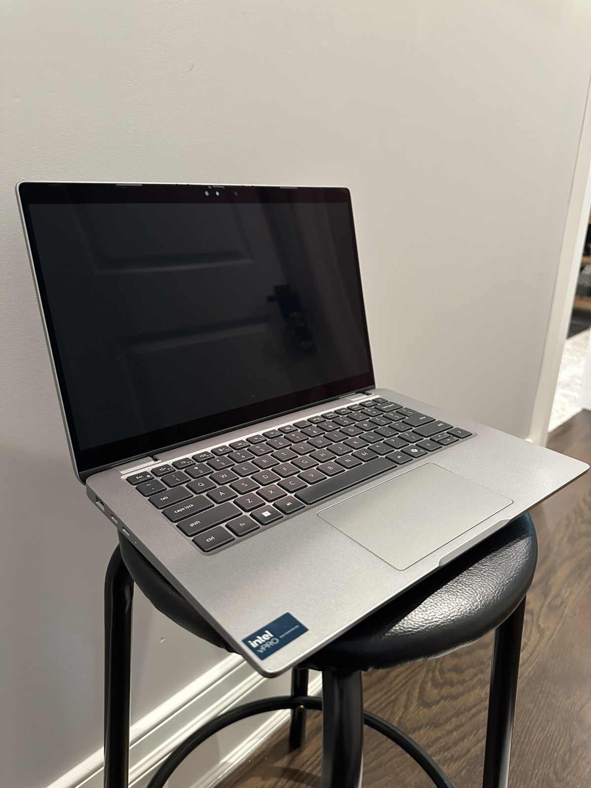 Dell Latitude 5350 2-in-1 13.3″ FHD Ultra 7 165U 32GB 512GB SSD W11P – HWFV4