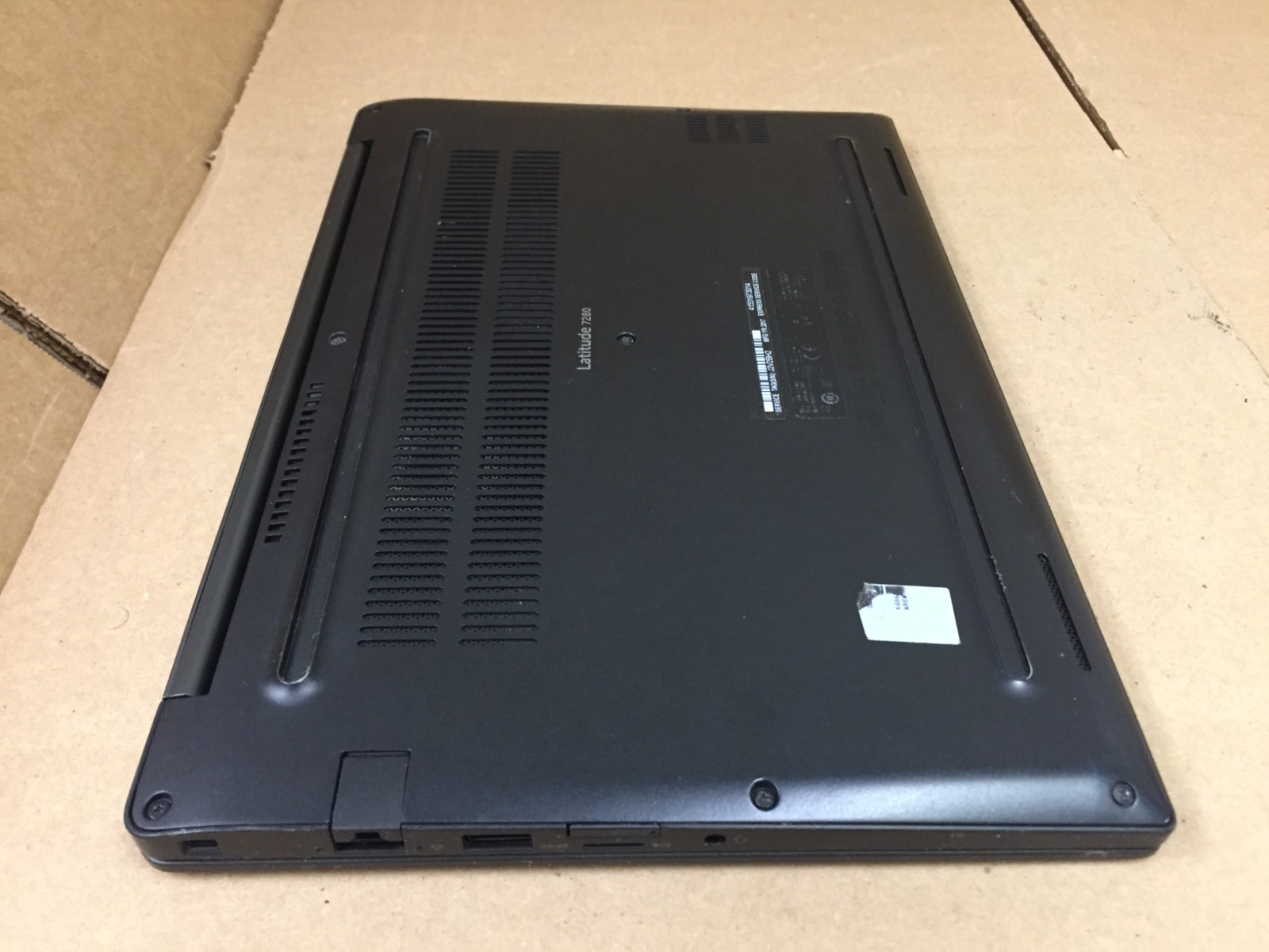 Dell Latitude 7280 12.5″ FHD Touch Screen i7-7600U 2.8GHz 16GB RAM 256GB SSD
