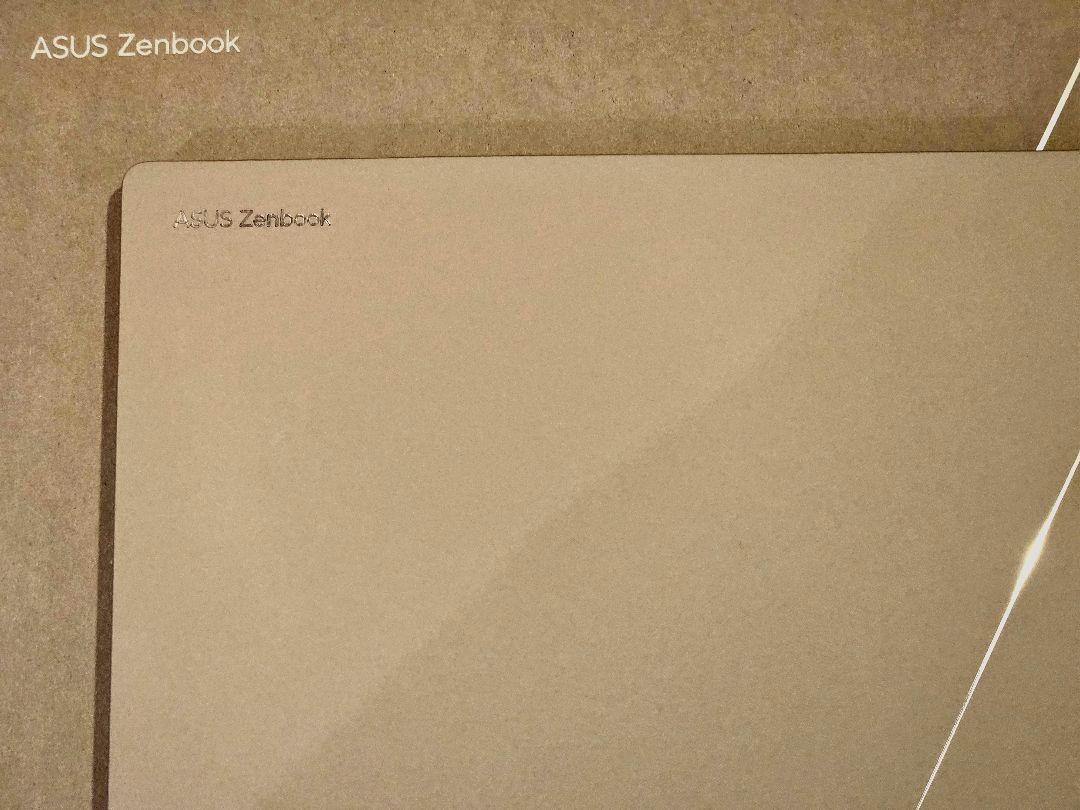 ASUS Zenbook S 16 UM5606WA Scandinavian White Windows 11 Home Notebook n147