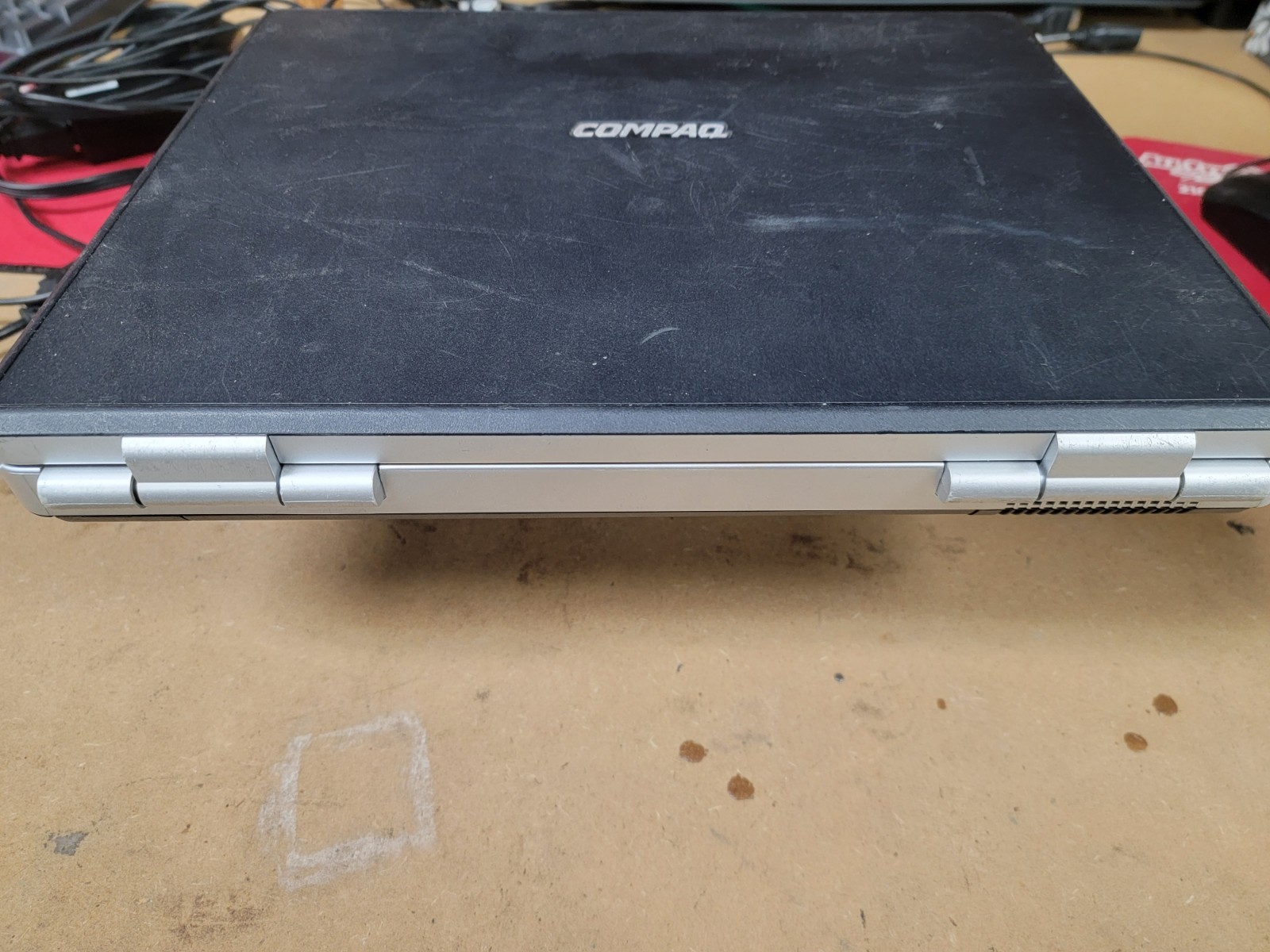 COMPAQ PRESARIO M2000 AMD Sempron 2800+ – 896MB RAM 40GB HDD – DVD/CDRW – WIN XP