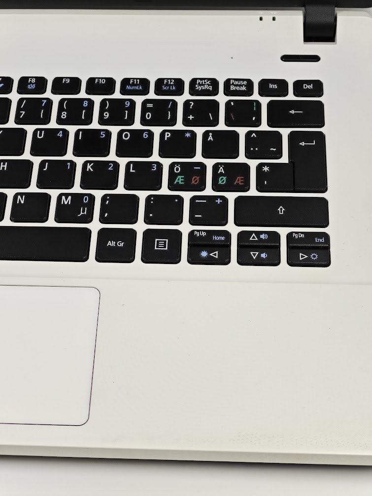 Acer Aspire ES1-331-C09Z Laptop – Used, no SSD, no OS
