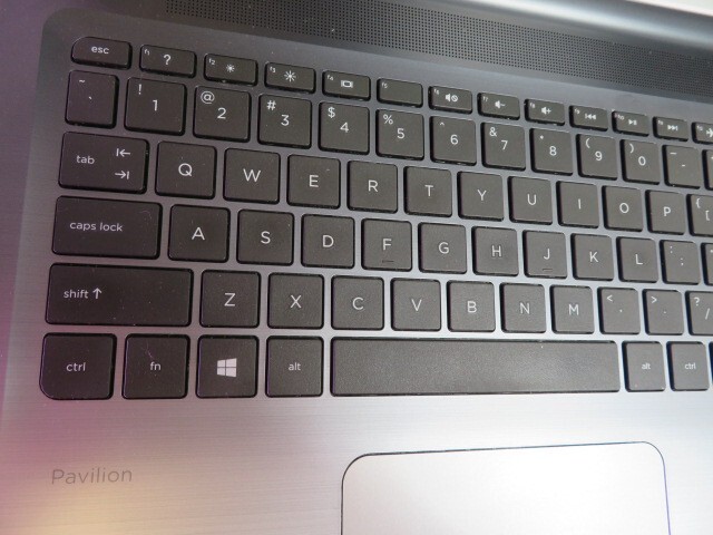 HP PAVILION 15Z-AB100, AMD A8-7410, 8GB, 1TB HDD, WEBCAM, WIN 10, BAD BATTERY