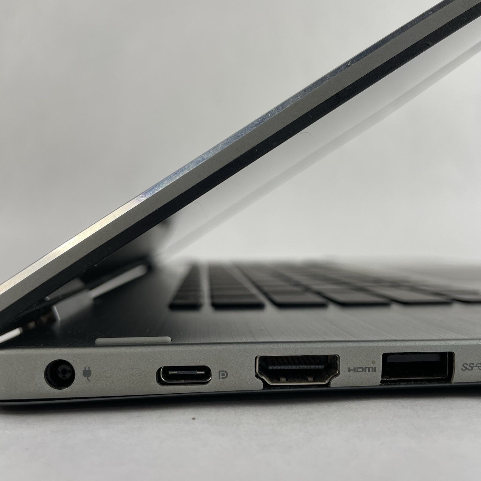 Dell Inspiron 15-7569 15.6″ i5-6200U 2.30 GHz 8 GB RAM No SSD/OS/AC/Batt
