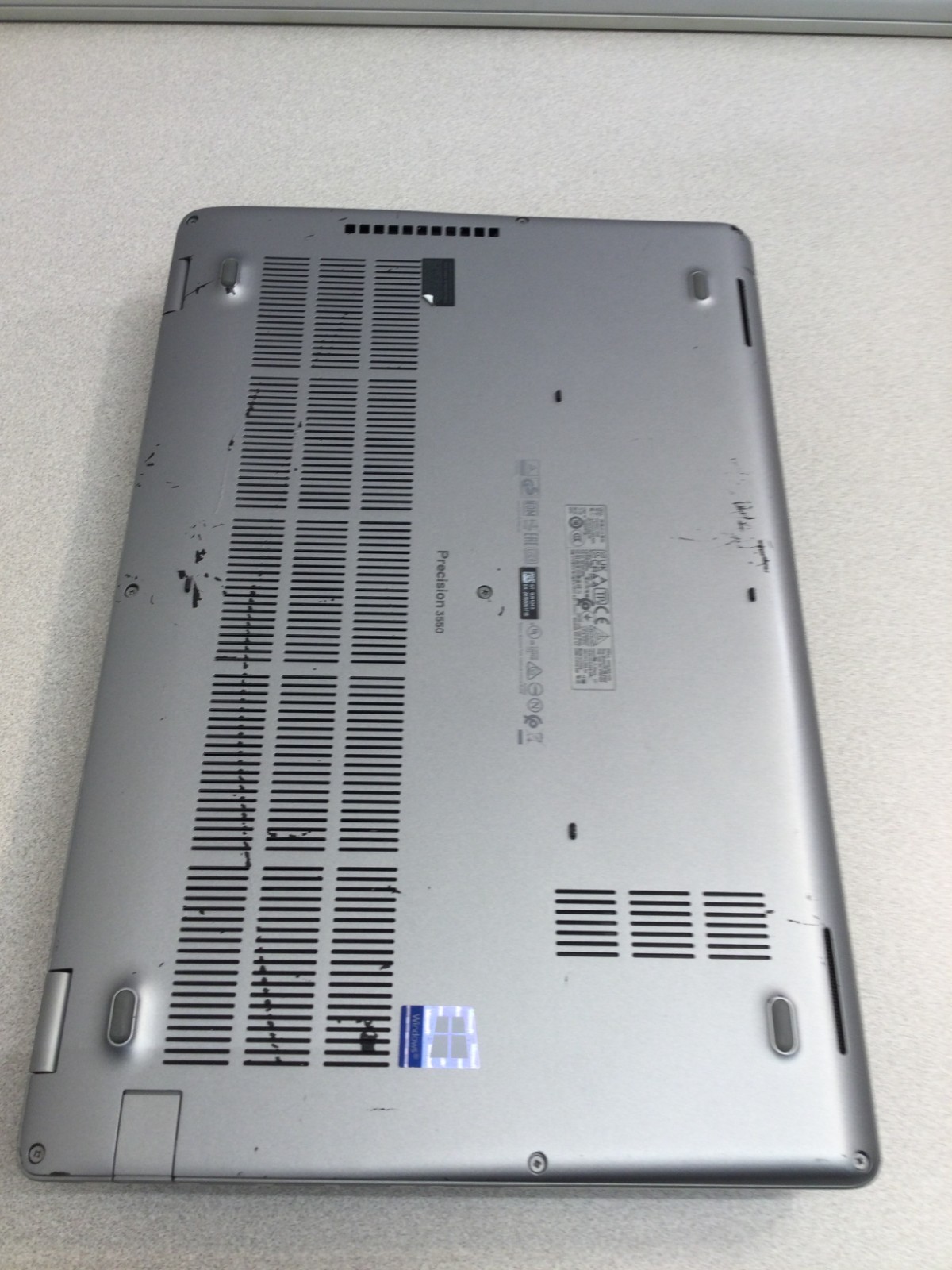 Dell Precision 3550 15.6” core i5 10th gen 1.70GHz 8GB 256GB SSD WIN 11 PRO