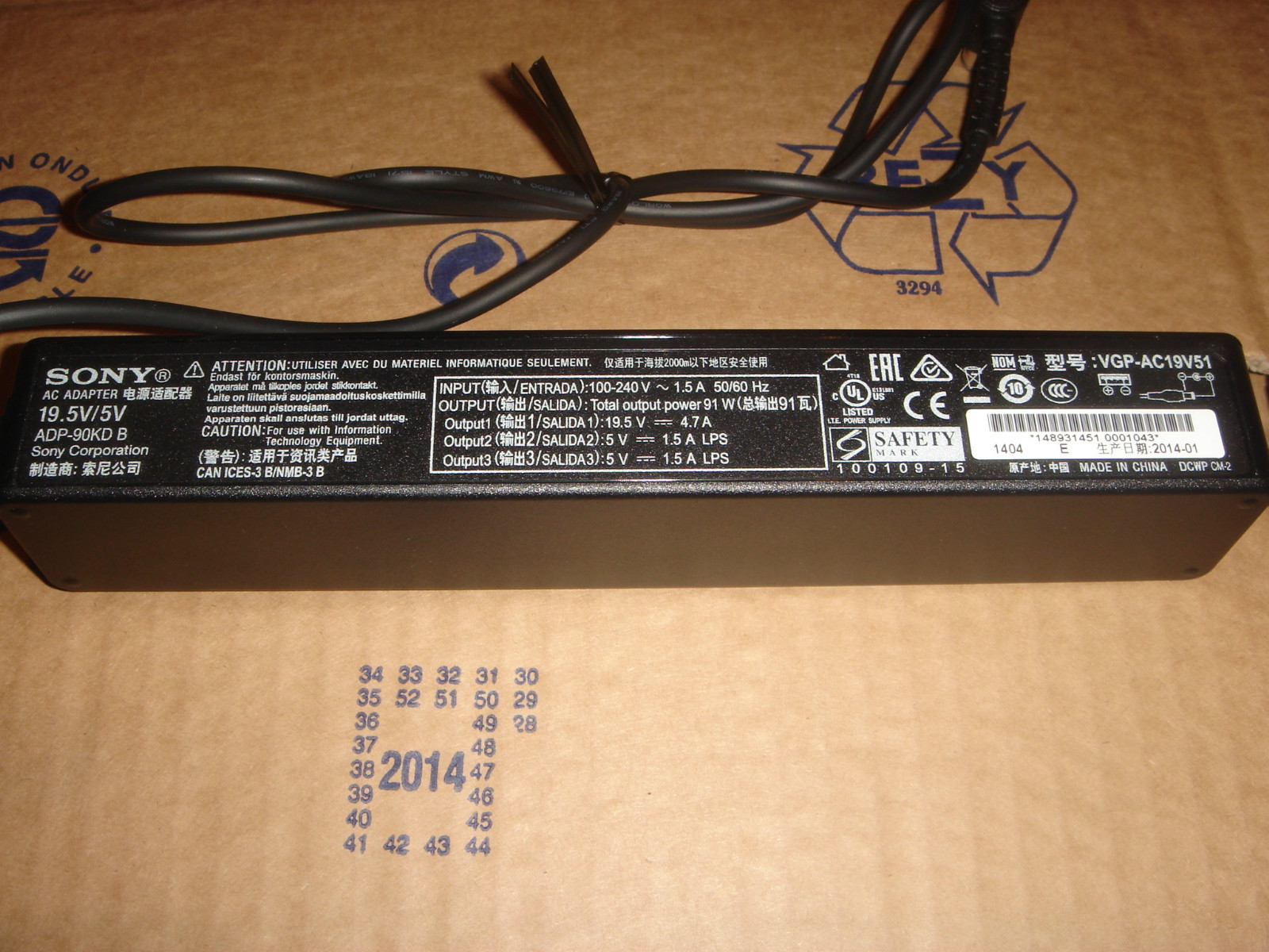 Sony VAIO Power Supply 19.5V 4.7A 90W Genuine New In France