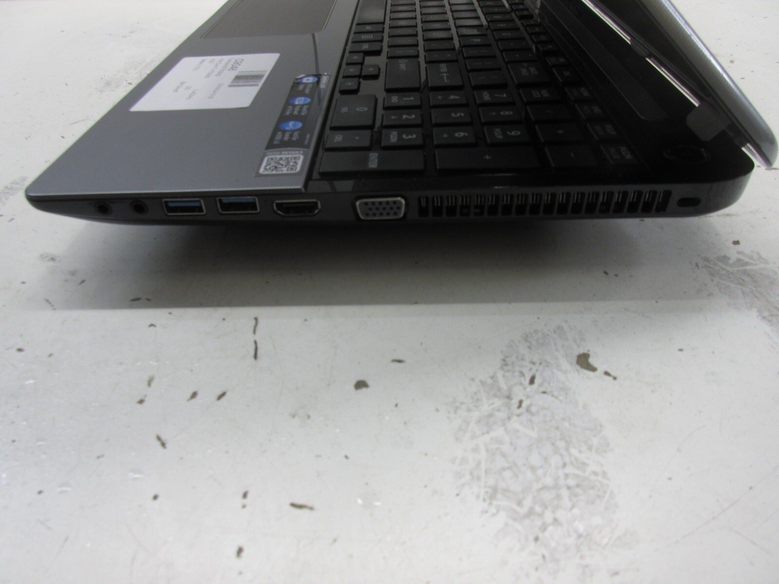 Toshiba Satellite L55-A5299 Intel Core i7-4700MQ 2.40GHz NO HDD No Batt