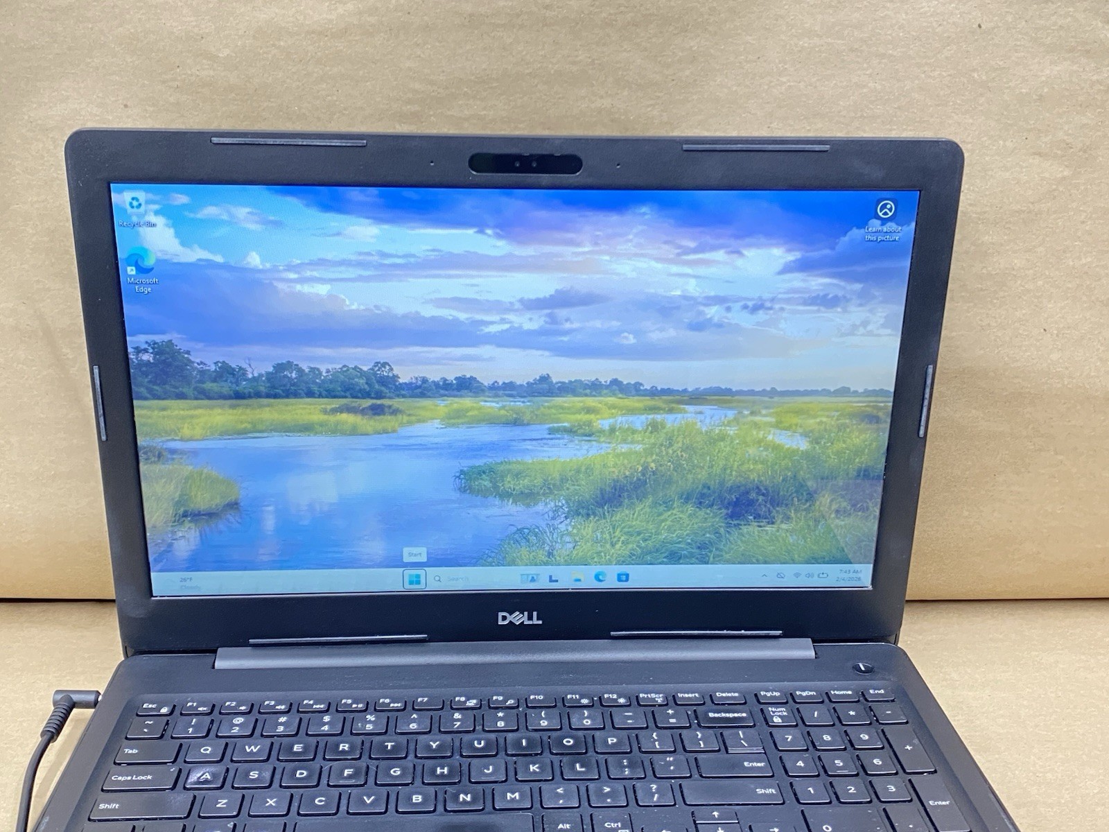 Dell Latitude 3590 – 15.5″ 1366×768 – i5-8250U – 4GB – 128GB SSD – Win 11 READ