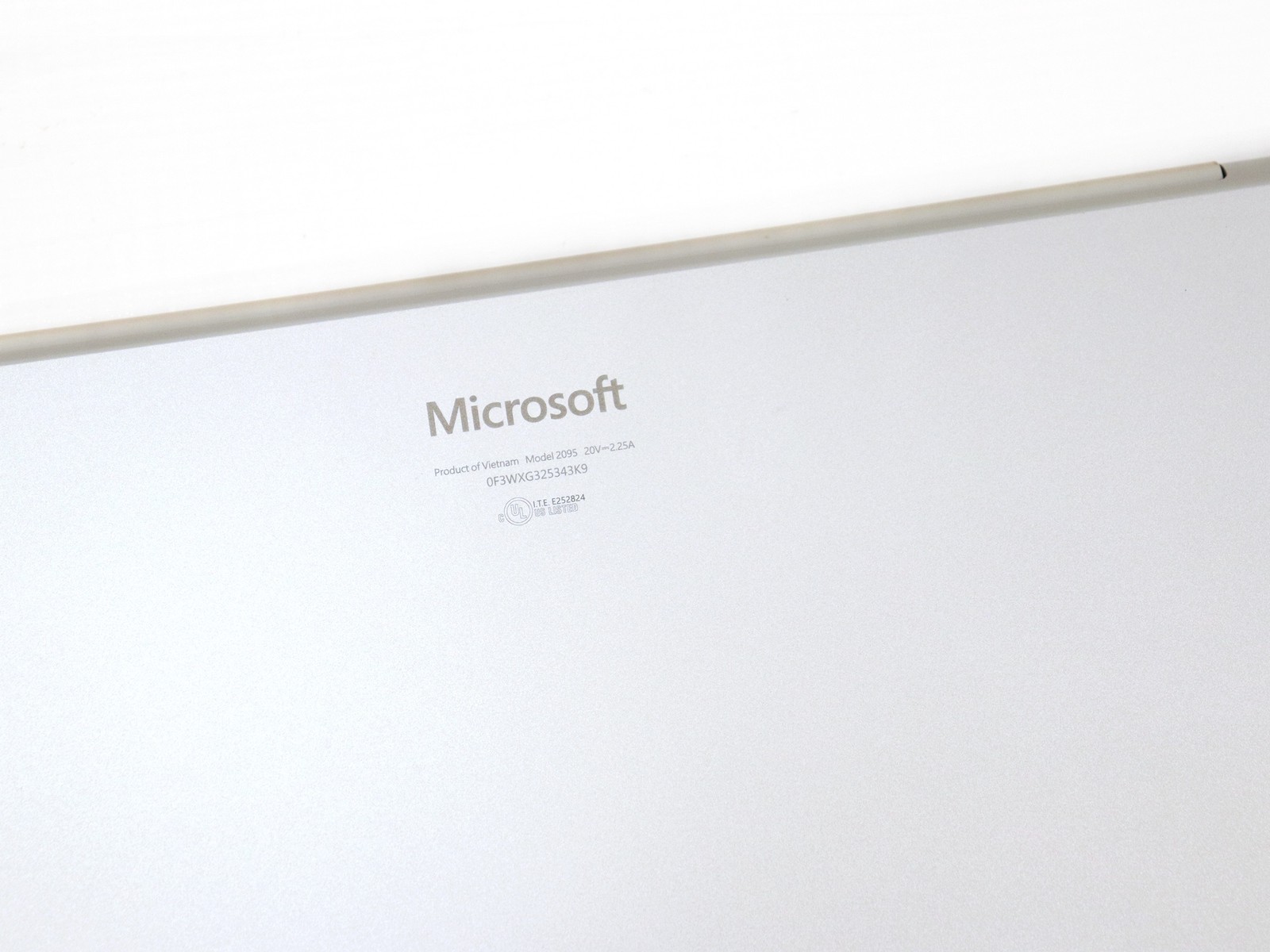 Microsoft Surface Laptop 13″ Touch (2095) Snapdragon X Plus 16GB 256GB NVMe W11H