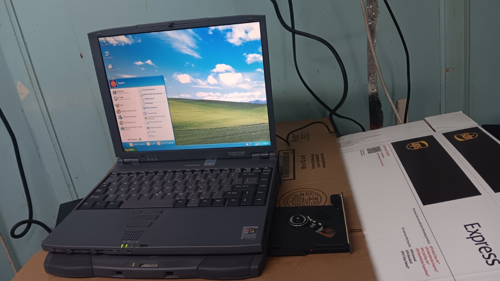 Vintage Toshiba Portege 7100CT Laptop Windows XP pro Docking station DVD Floppy