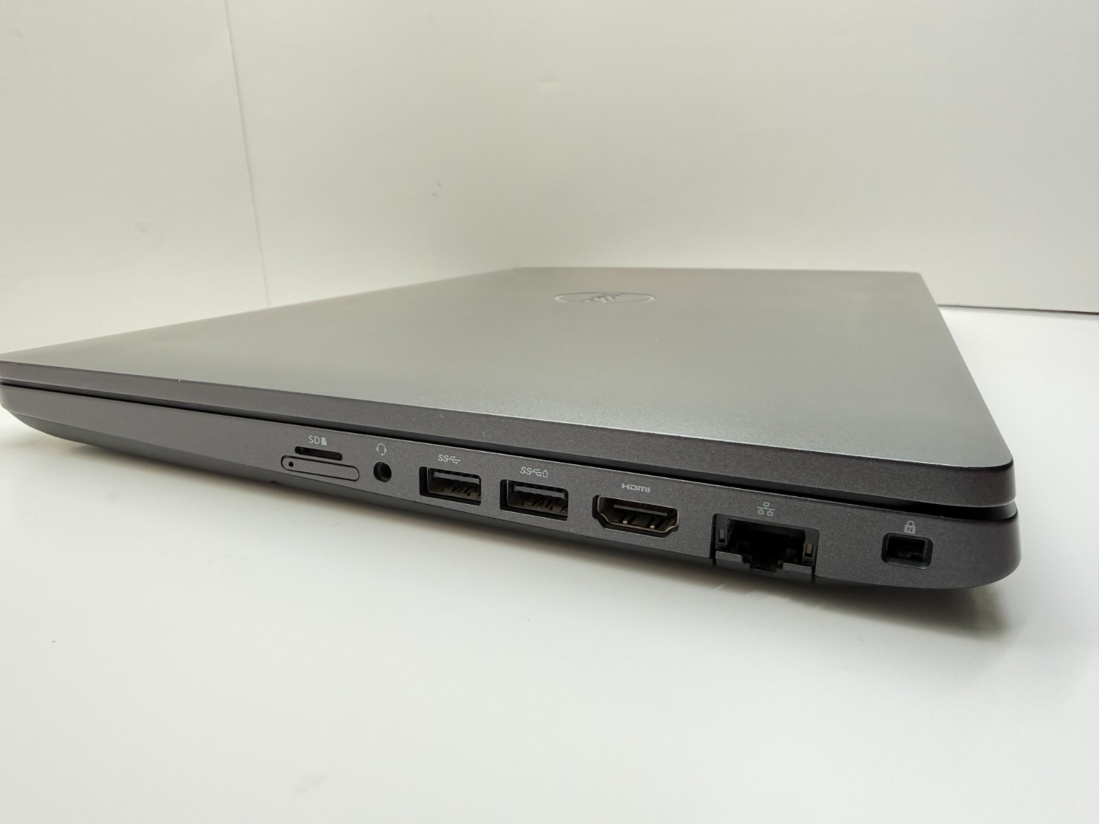 Dell Latitude 5501 15.6″ FHD i5-9400H 8GB RAM 256GB M.2 NVME SSD Win 11 Pro W/AC