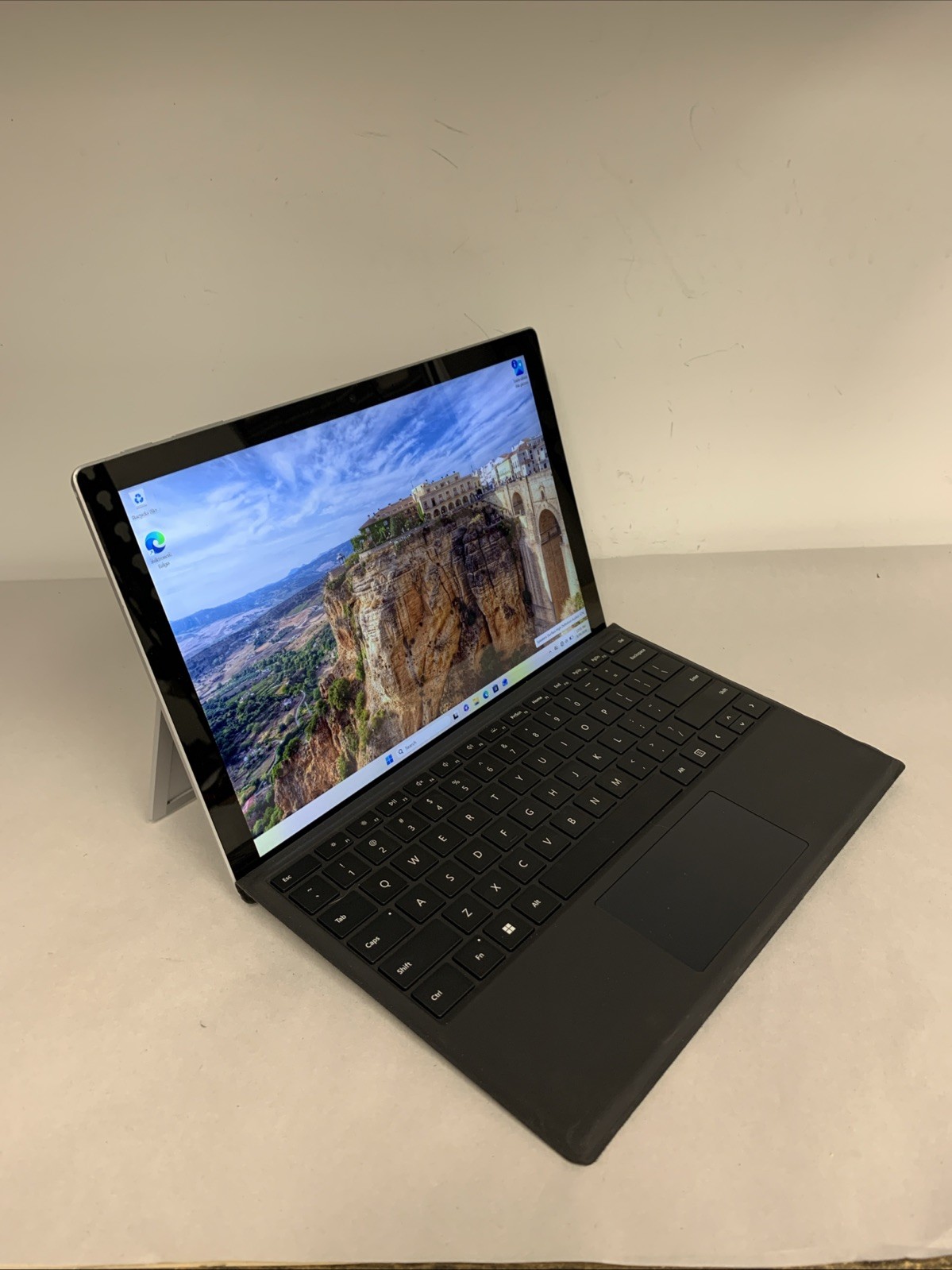 Microsoft Surface Pro 7+ 1960 Core i5-1135G7 8GB RAM 256GB SSD Win11 Pro