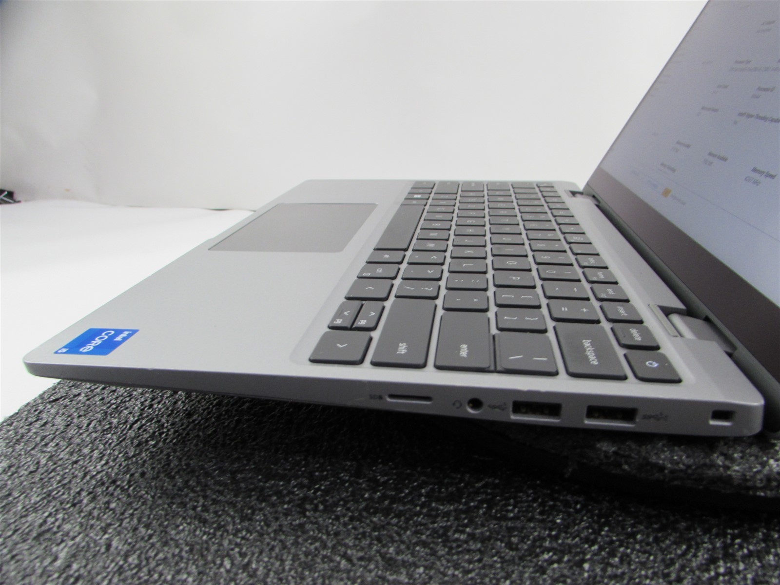 DELL LATITUDE 3330 (Convertible / 2 in 1) I5-1235U 256GB SSD 8GB RAM WIN 11 PRO