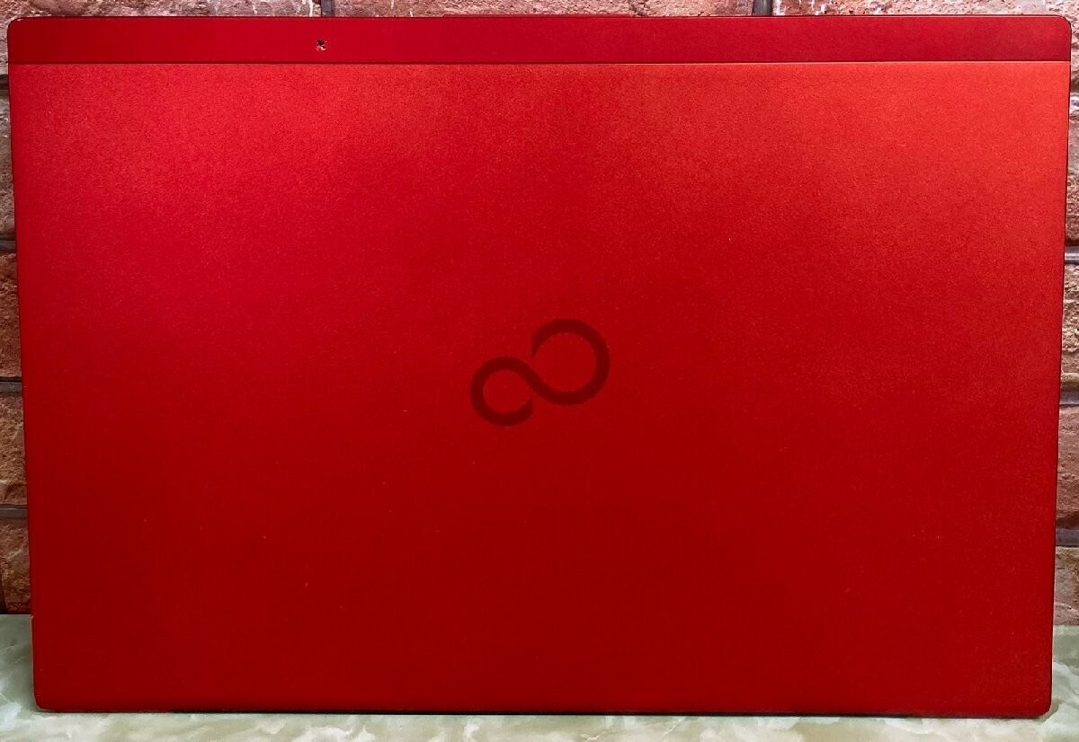 Fujitsu lifebook U939/B Red 4GB RAM 128GB SSD Ultra lightweight