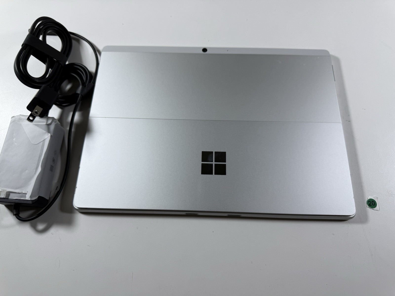 Microsoft Surface Pro 8 (1982) i5-1145G7 – 16GB RAM – 256GB 120Hz – Win 11 Pro