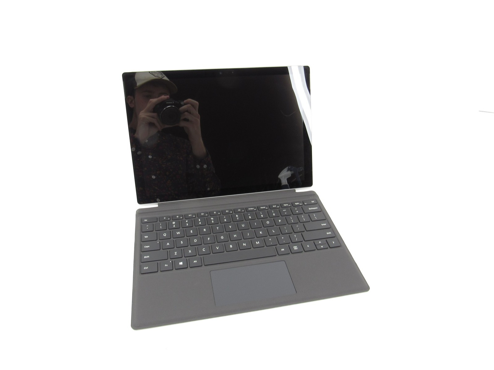 Microsoft Surface Pro 5 1796 12″ i7-7660U 2.50Ghz 8GB RAM 256GB NVMe No OS/AC