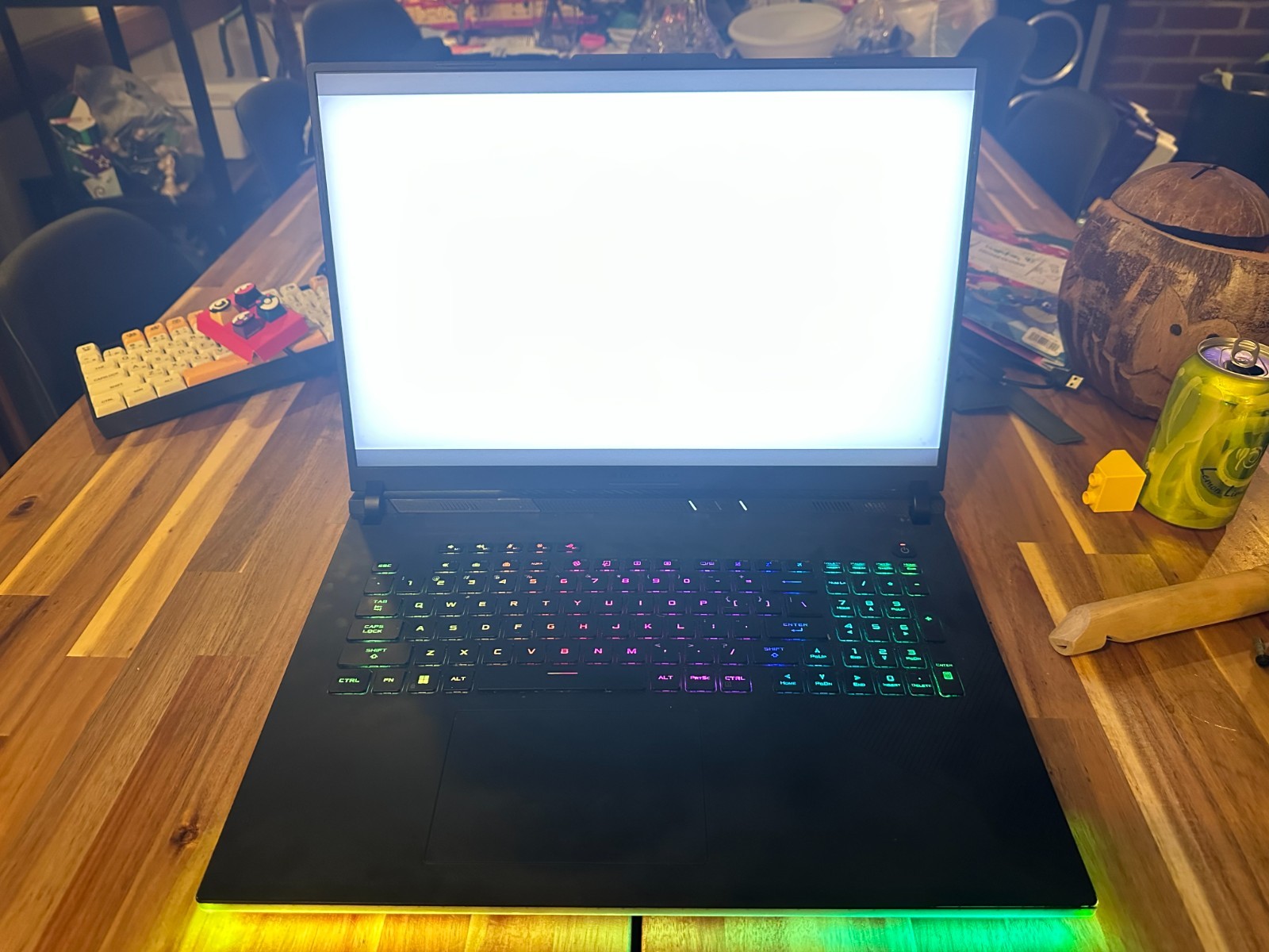 ASUS ROG Strix SCAR 18 RTX 4090 i9-14900HX 32GB 2TB Mini LED 240Hz Gaming Laptop