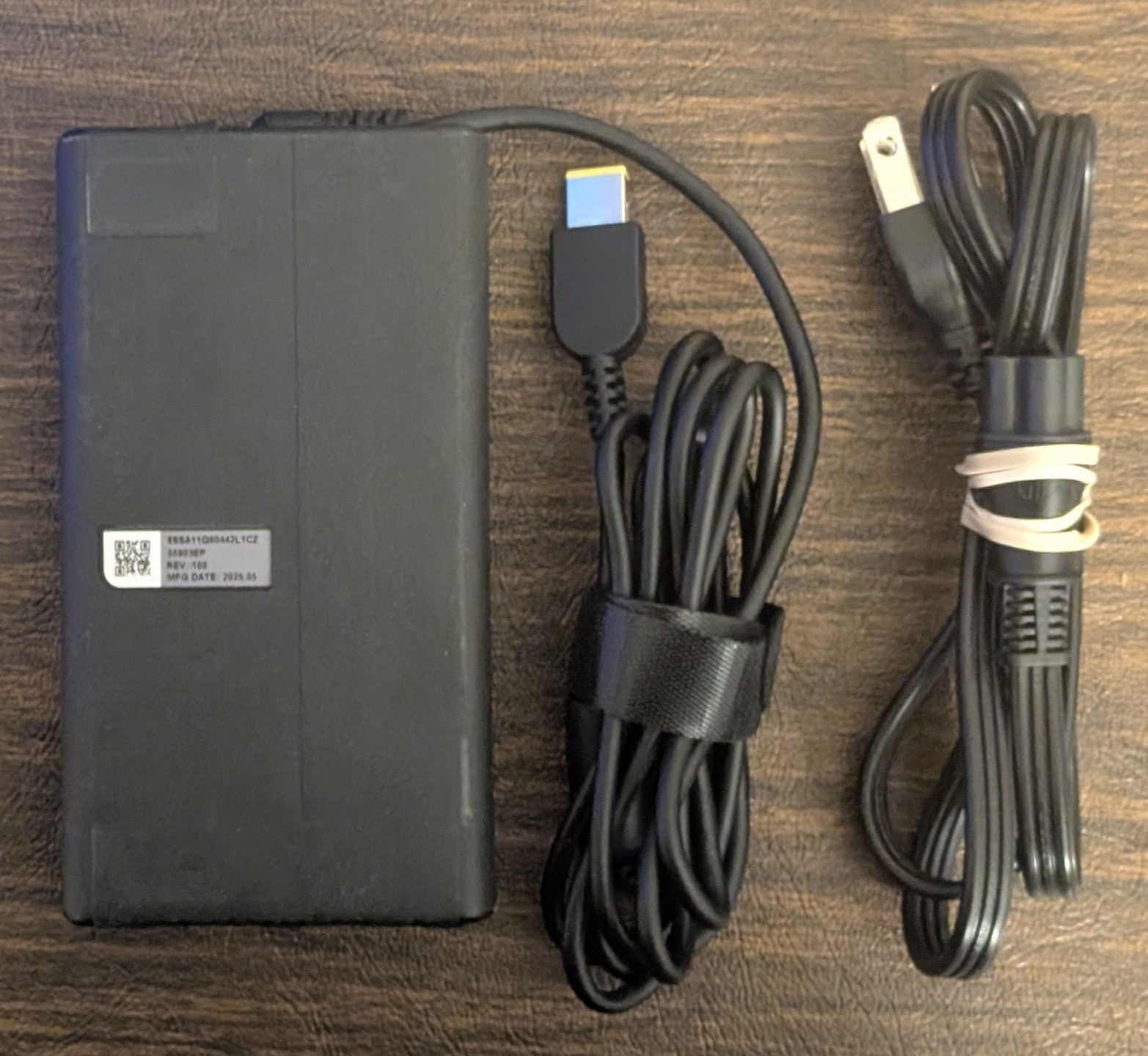 Lenovo Yoga Pro 9i 16″ 3.2K 165Hz (Core Ultra 9 185H, 32GB/1TB SSD, RTX 4050)