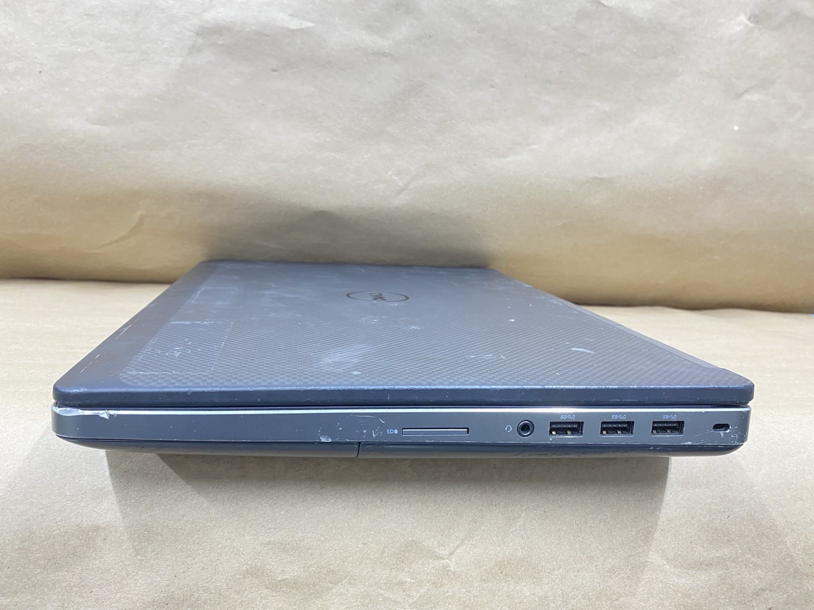 Dell Precision 7520 – 16″ 3840*2160 – E3-1575M – 8GB – 128GB – Win 10 – READ