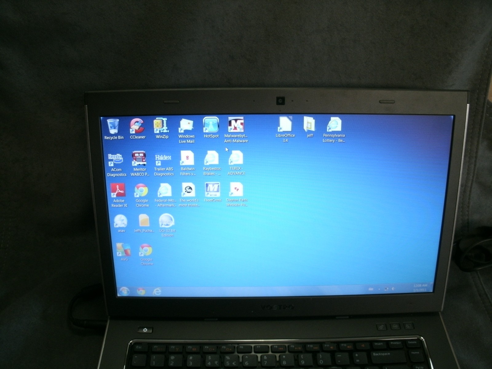 DELL Vostro 3560 Laptop Computer – Turns on – Selling For Parts – Has Charger