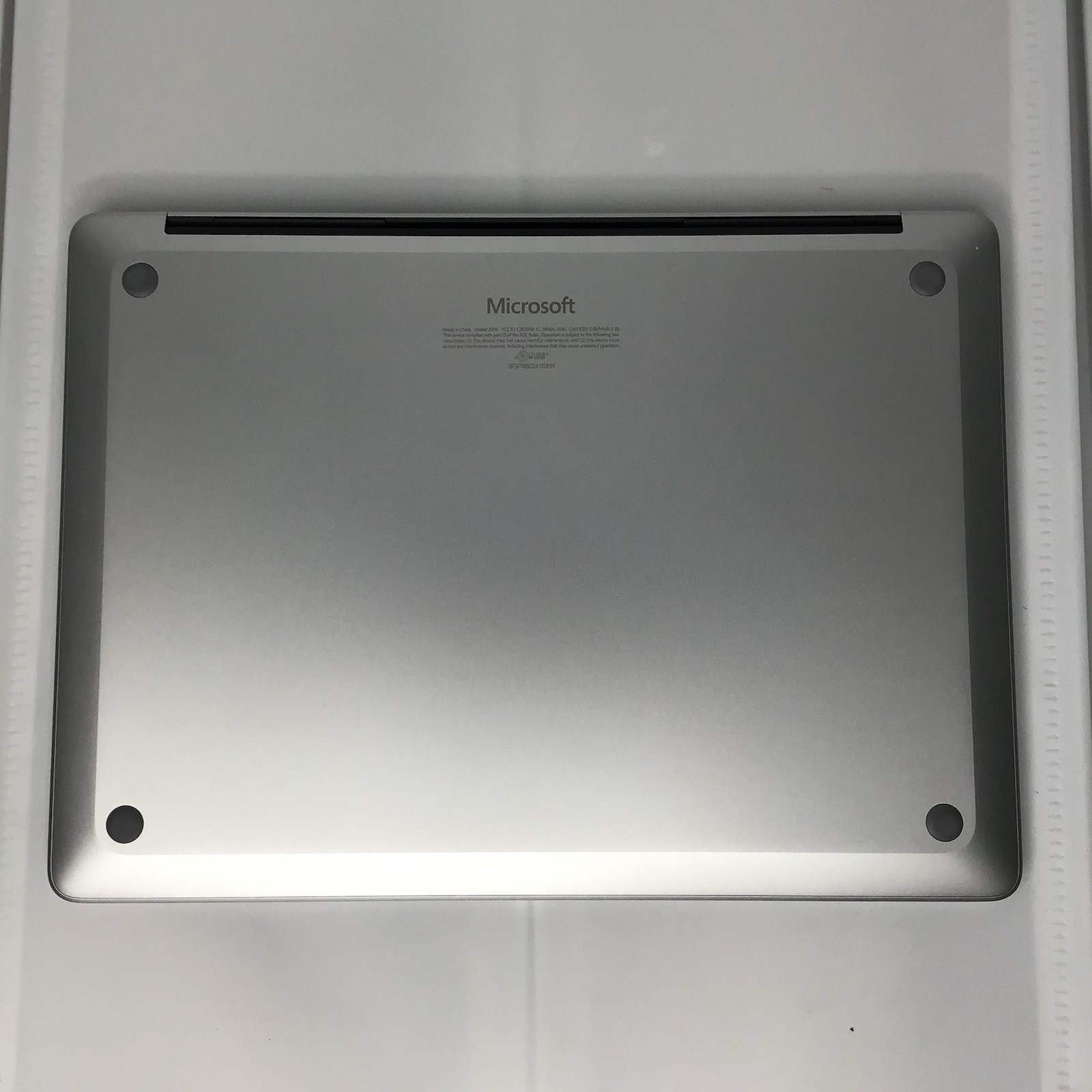 Microsoft Surface Laptop 7th Edition 13.8″ Snapdragon X 3.4GHz 16GB RAM 256 GB