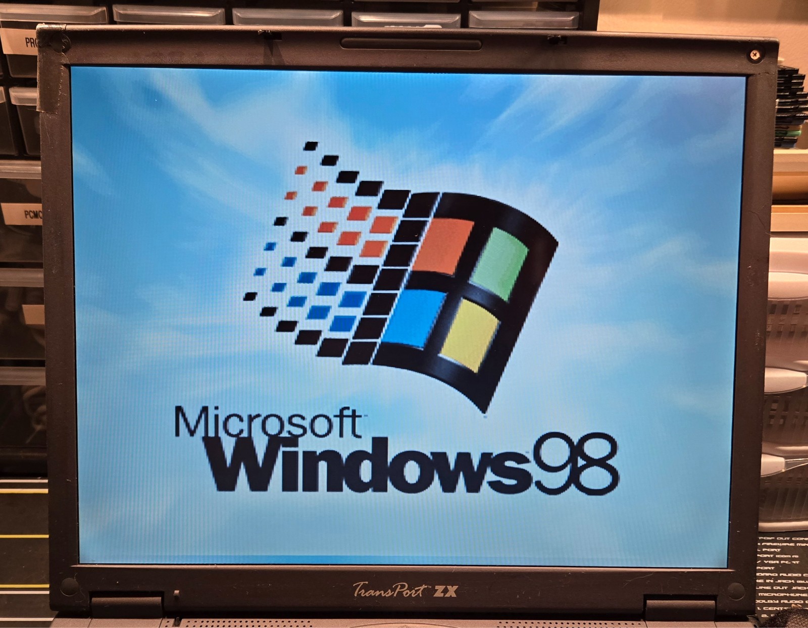 Vintage Micron Transport ZX (Intel Pentium II @ 400 MHz, 128 MB RAM, Win98SE)