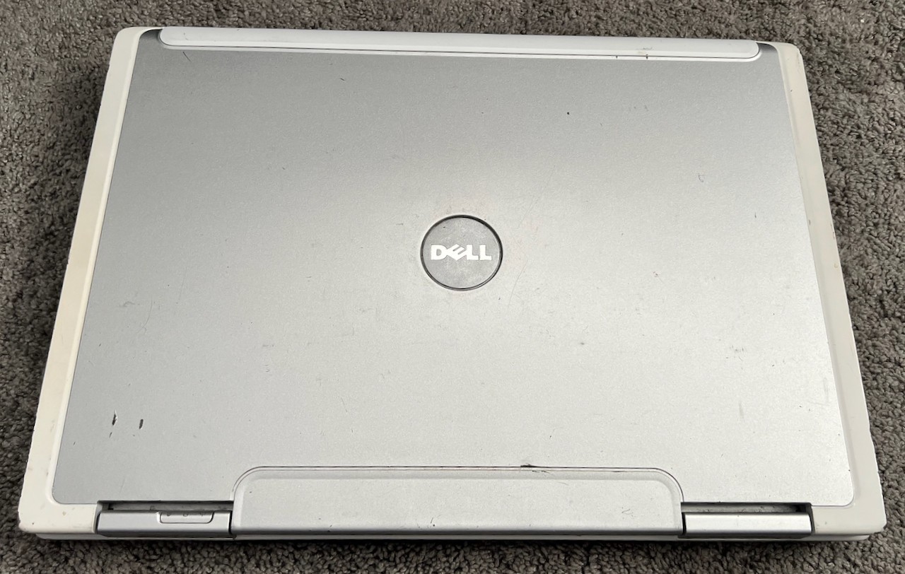 Dell Inspiron 9300 PP14L – 17” Laptop – POWERS ON – NO HDD (READ DESCRIPTION)