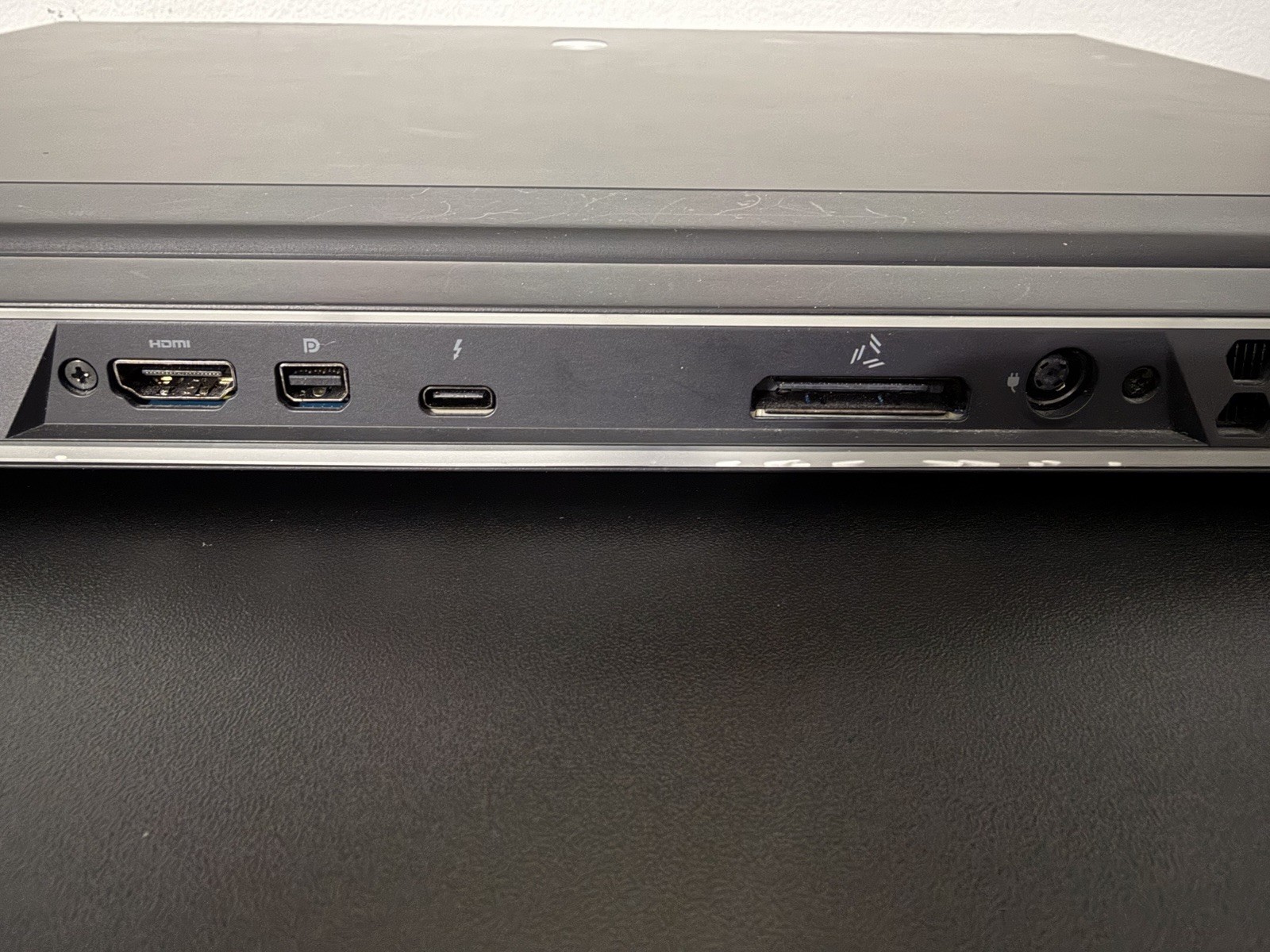 Alienware M17 R2 17.3″ i7-9750H 2.6GHz 16GB RAM 256GB SSD GeForce RTX 2070 Max-Q
