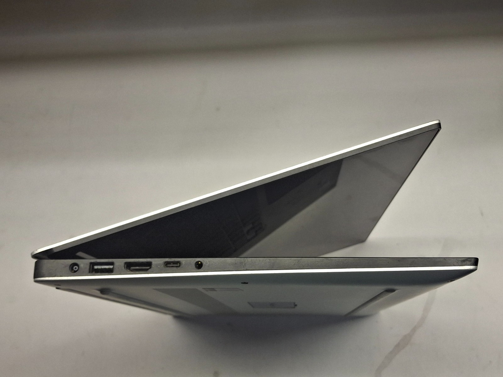 Dell Precision 5530 15.6″UHD Touch i9-8950HK 32GB Ram 256 SSD Quadro P2000 W11P