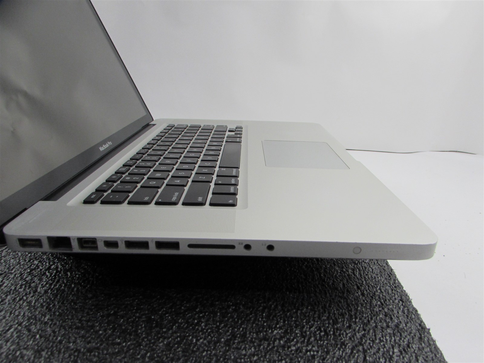 APPLE MACBOOK PRO A1286 CORE I5-520M NO HDD 4GB RAM NVIDIA GT 330M NO O.S/BATT