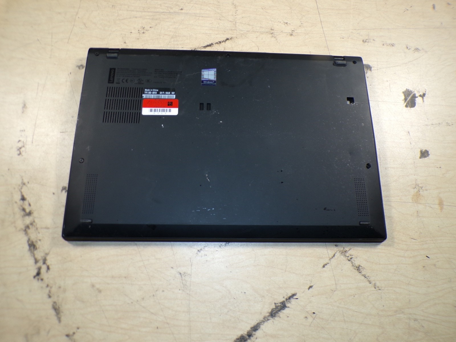 THINKPAD X1 CARBON 7TH GEN I7 8GB RAM **NO POWER ON **NO HD/ NO CADDIE/ NO OS