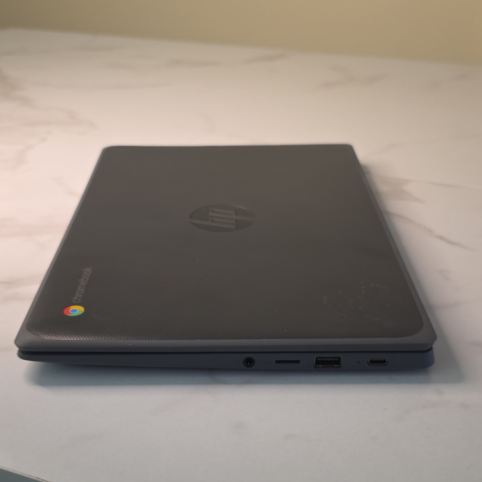 ​HP Chromebook 11A G8 EE – GOOD Condition-Includes Gumdrop Case-FOR PARTS/LOCKED
