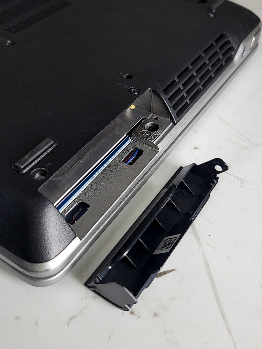 DELL LATITUDE E6320 Laptop Intel Core I5-2520M 8GB SEE NOTES