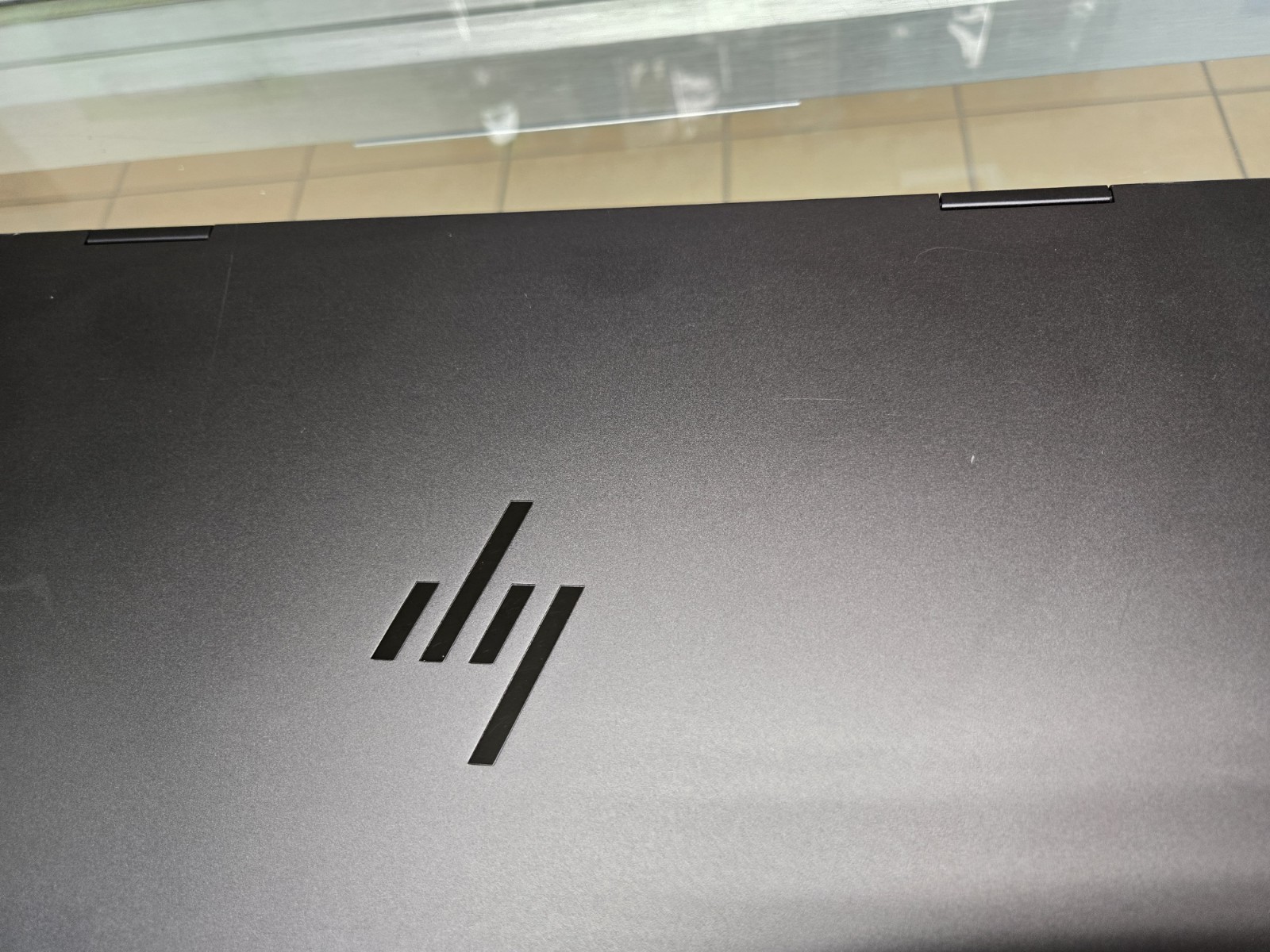 HP ENVY 15-FH0013DX 15.6” (256GB SSD AMD Ryzen 5 7530U 4.5GHz 8GB RAM) 2-In-1