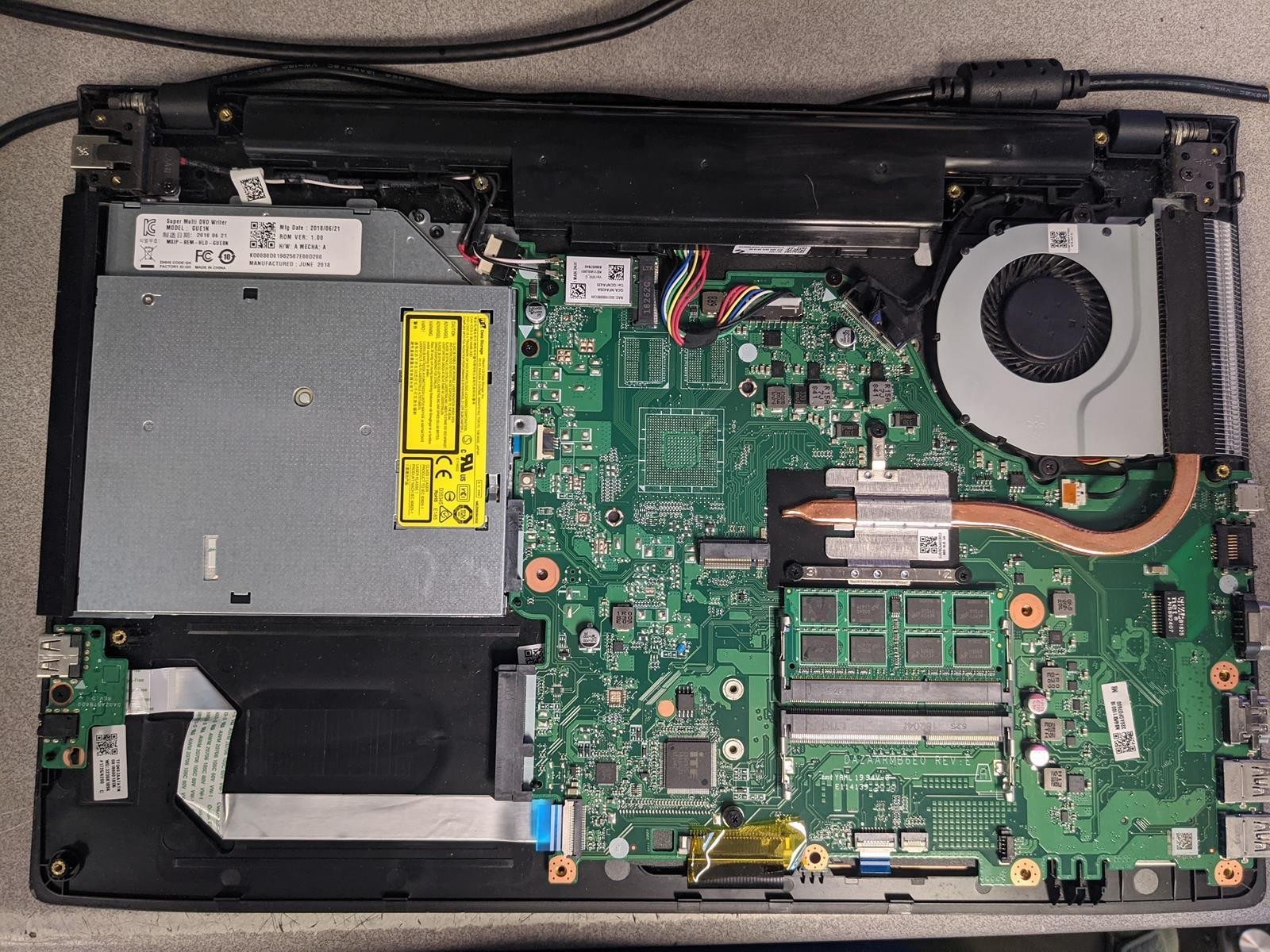 ACER ASPIRE E5-576-392H i3-8130U @ 2.20GHz, 8GB RAM, NO HDD/OS