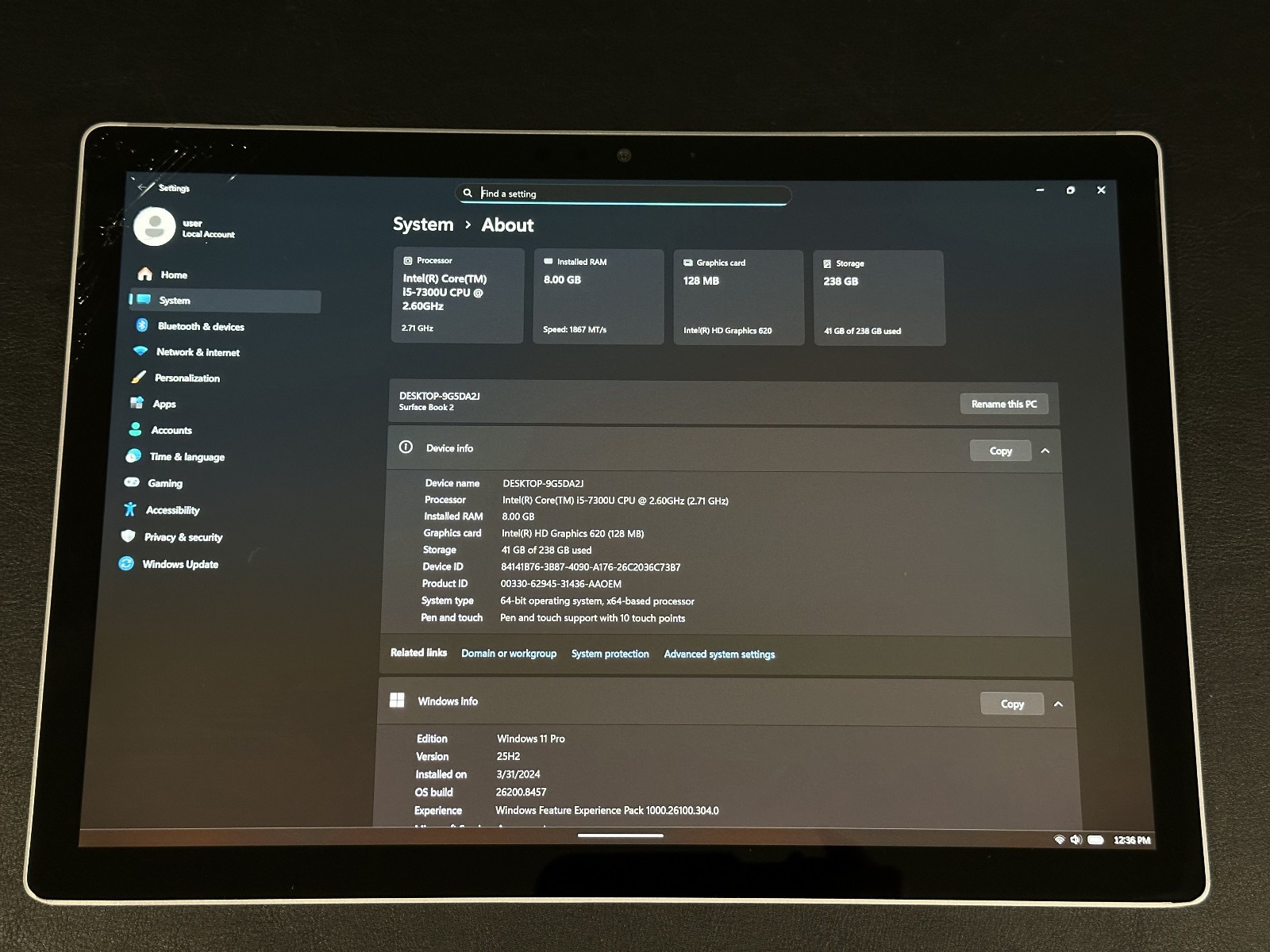 Microsoft Surface Book 2 – 13.5″ – i5-7300U – 8GB RAM – 256GB SSD READ