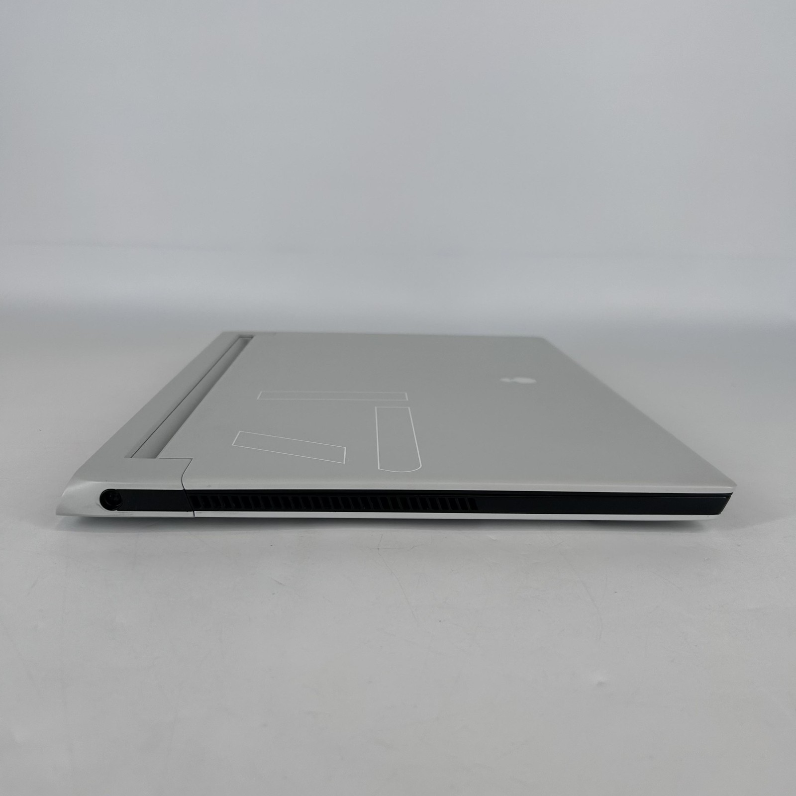 Dell Alienware X17 R1 120Hz 4K i9-11980HK 2.60GHz 64GB 1TB RTX 3080 BENT FRAME
